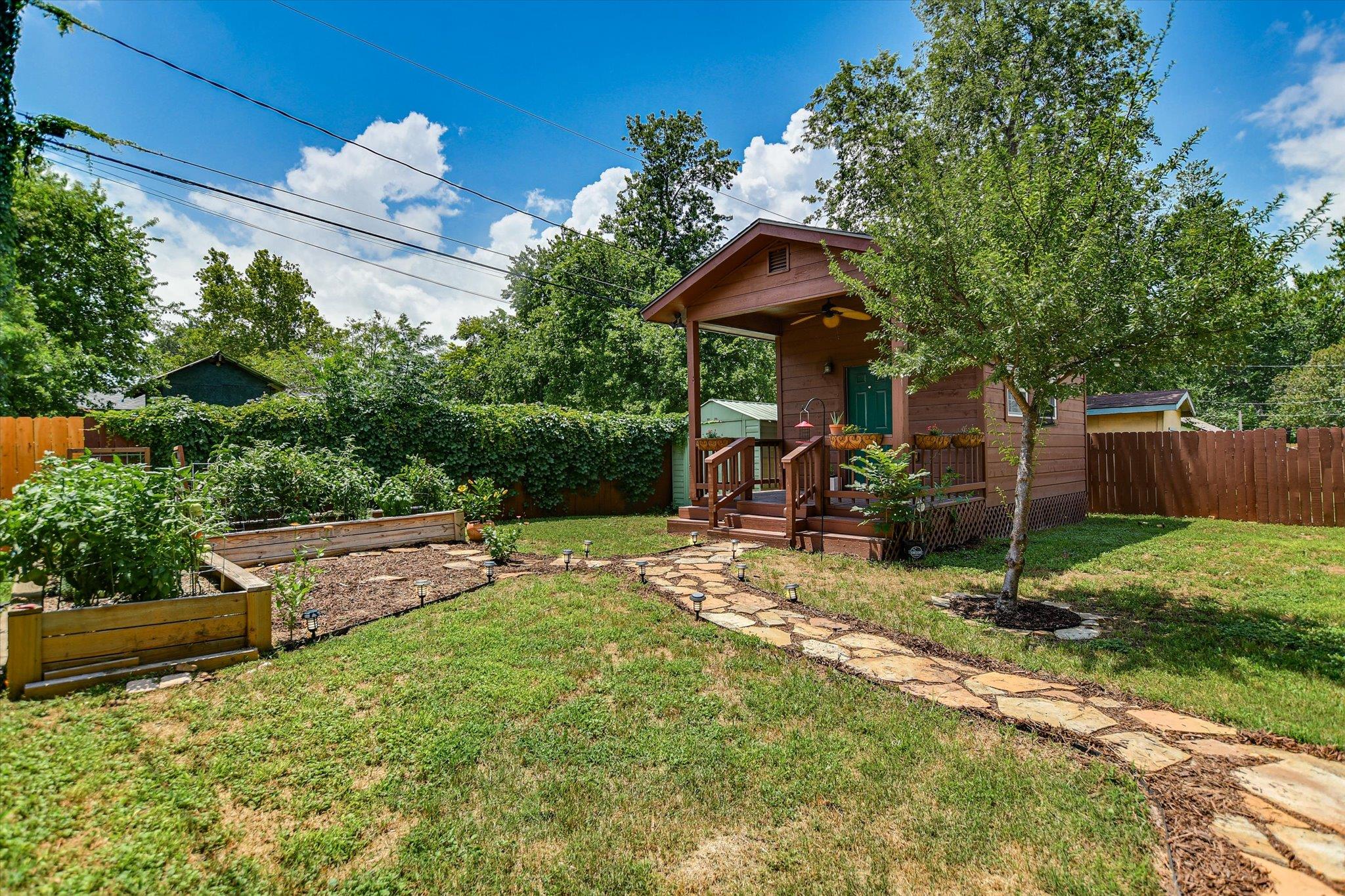 8917 Glenn LN