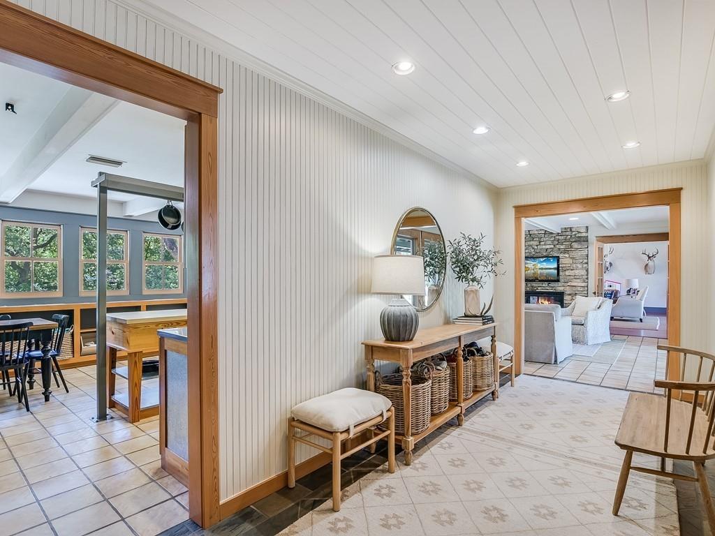 408 Westwood TER