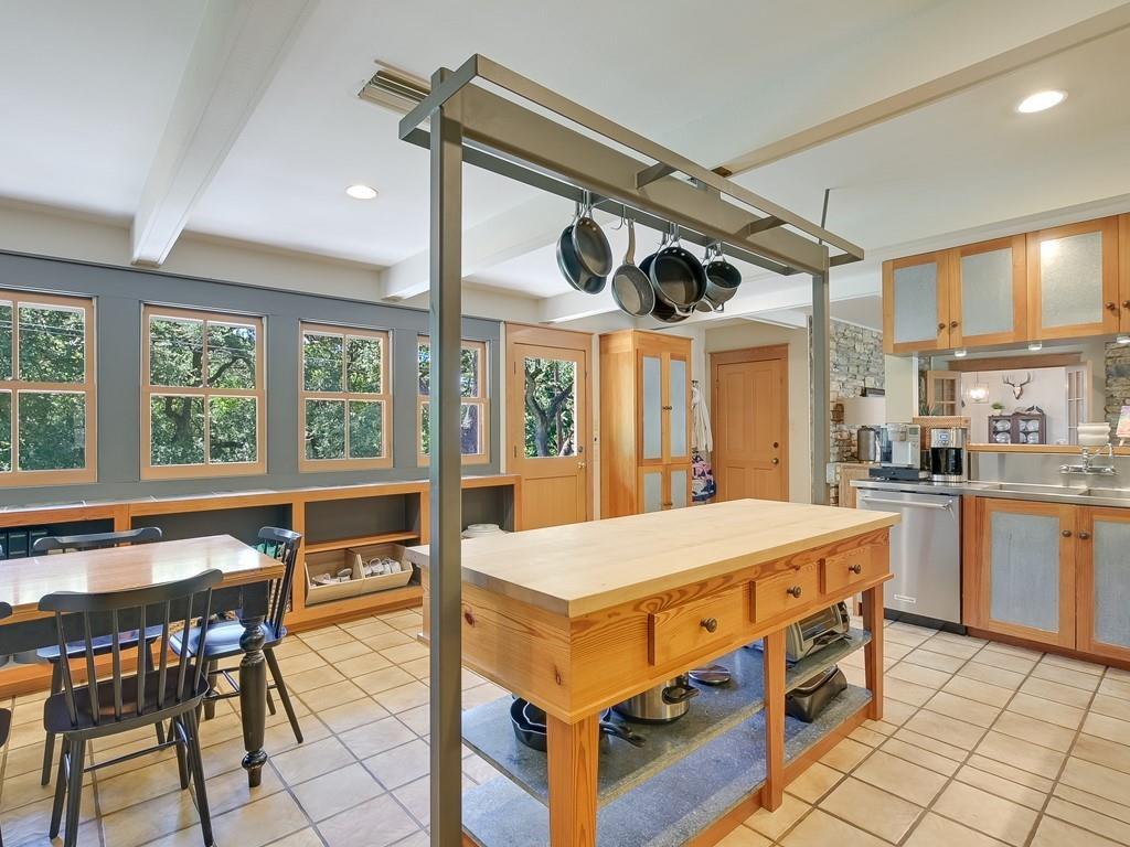 408 Westwood TER