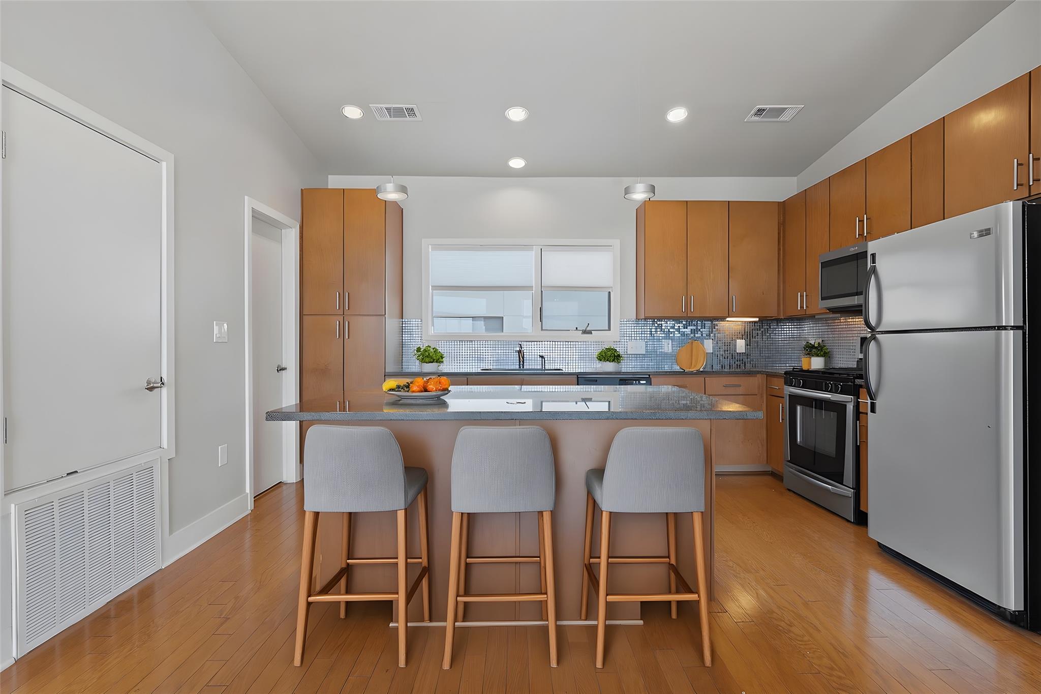 1702 S Lamar BLVD # 6