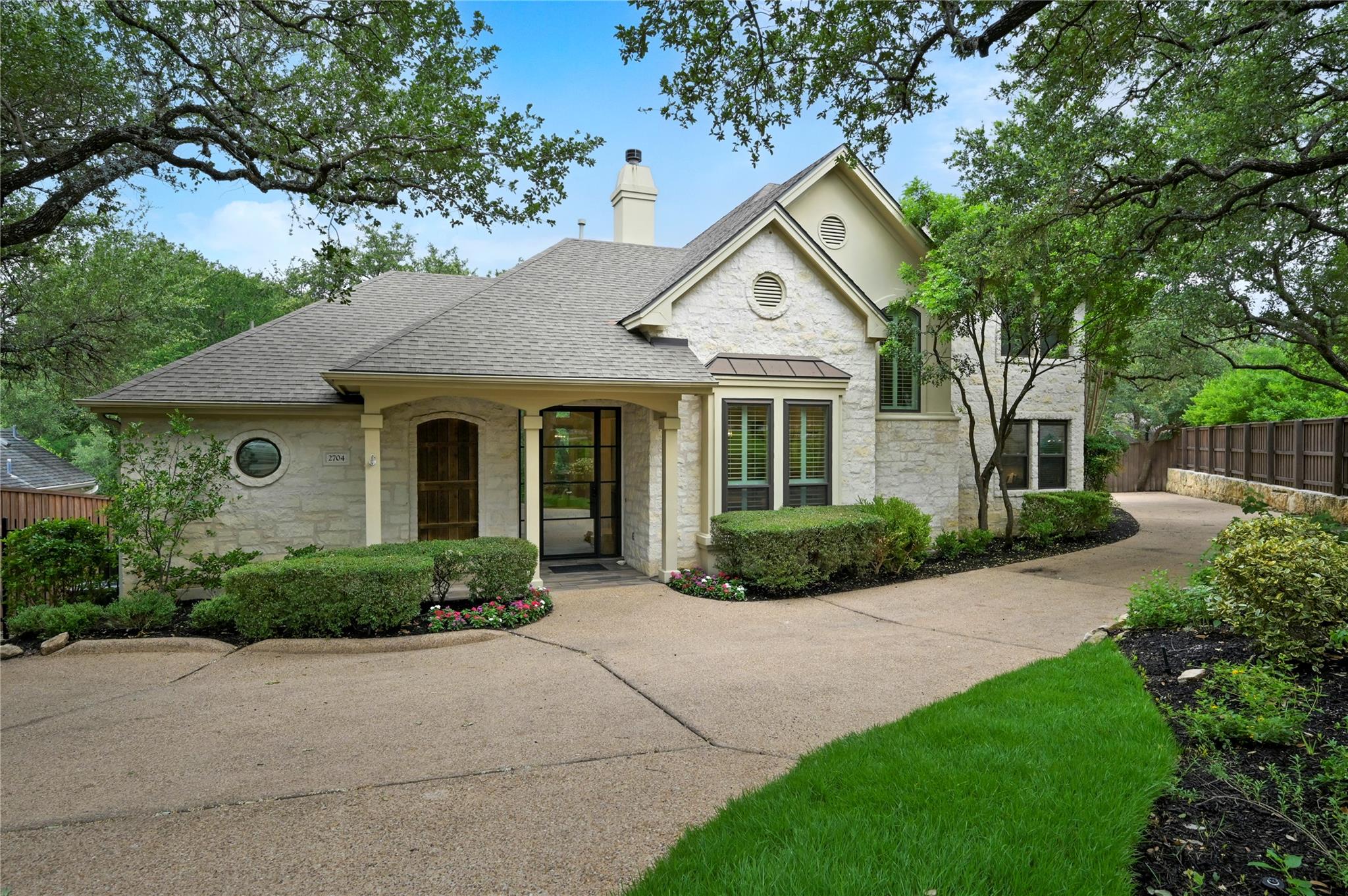 2704 Regents PARK