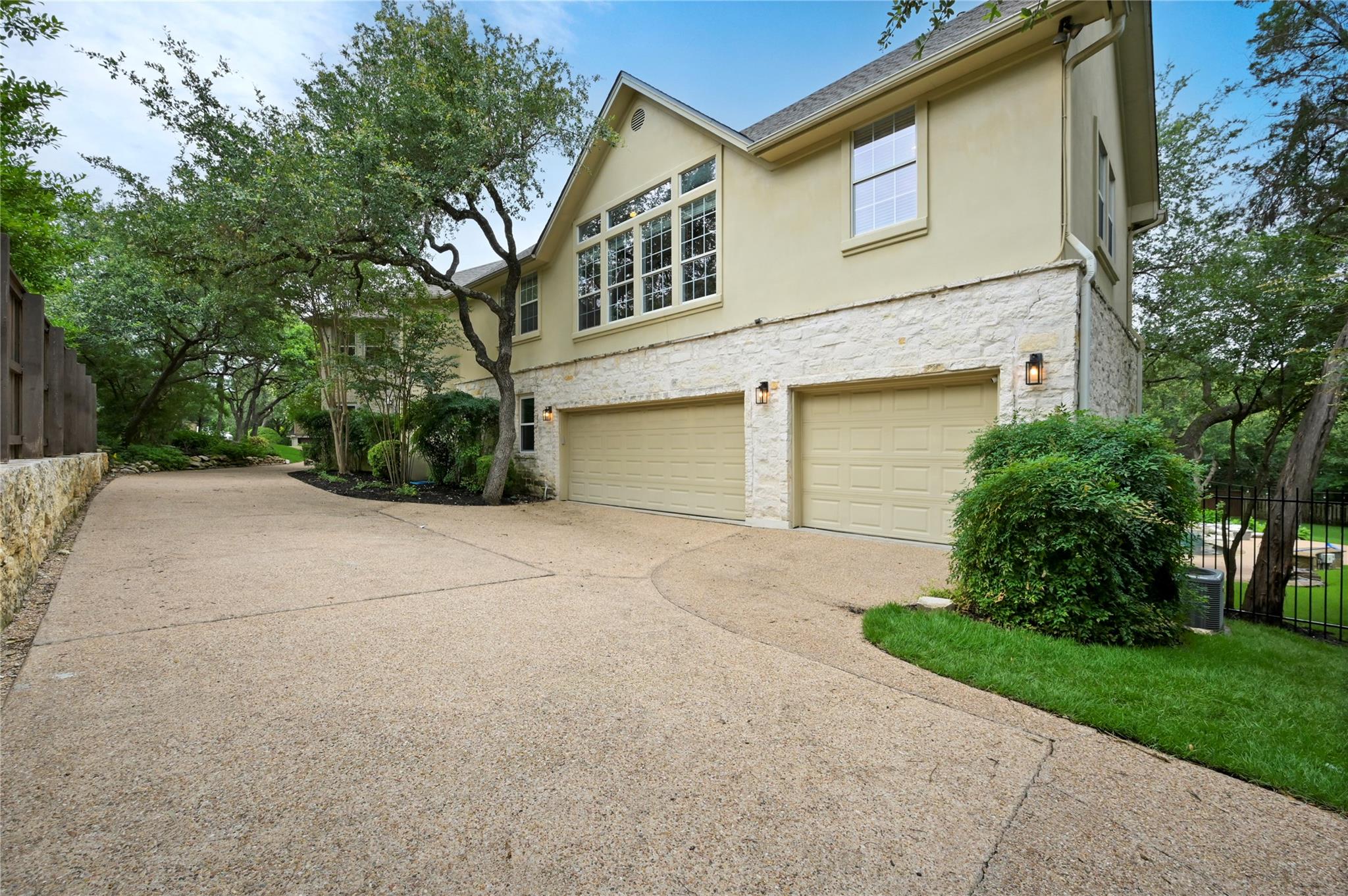 2704 Regents PARK
