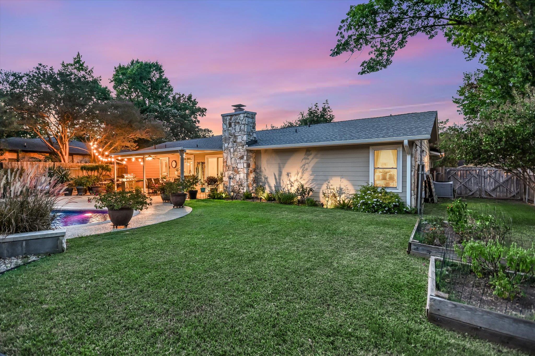 10909 Rustic Manor LN