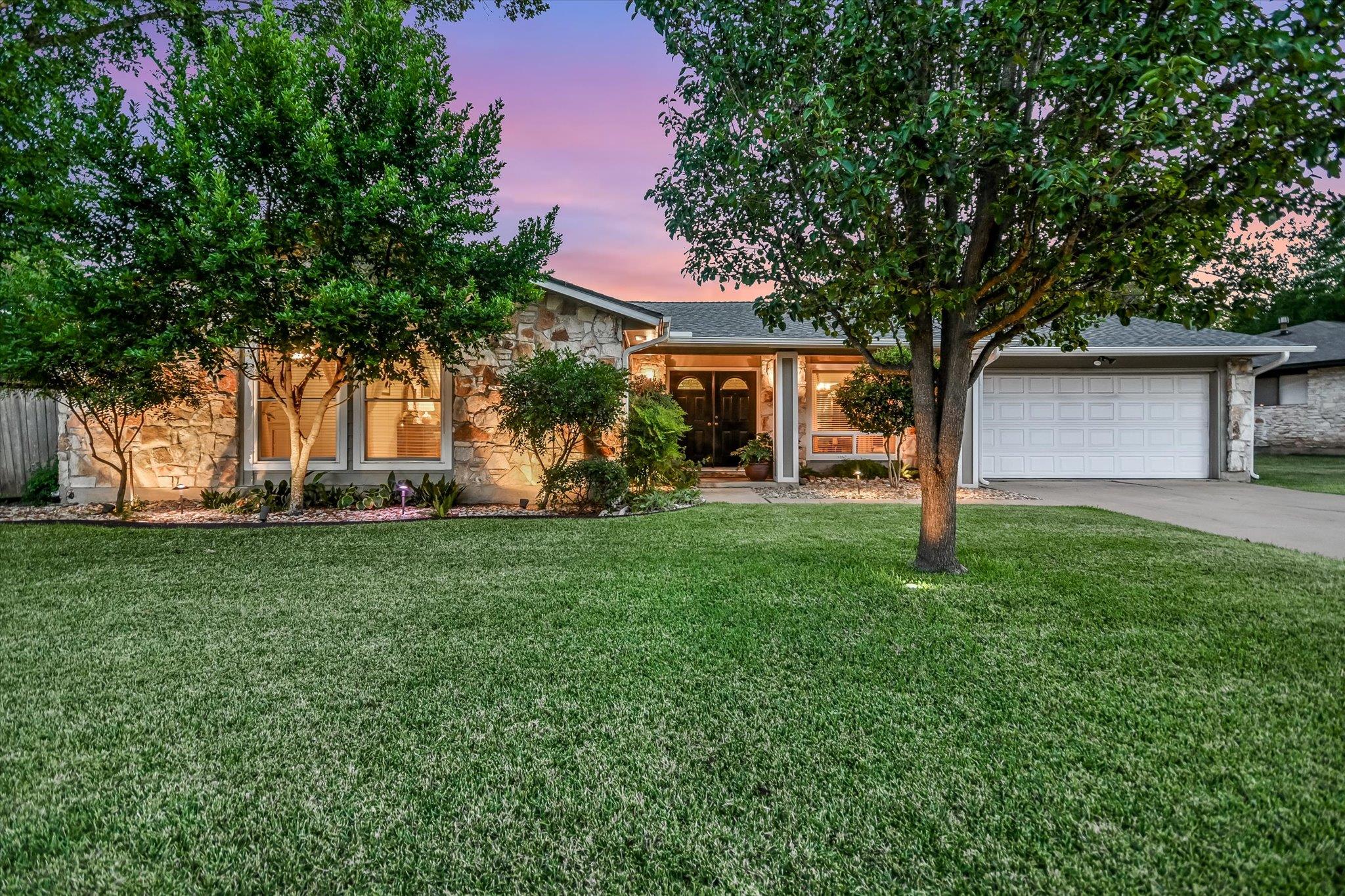 10909 Rustic Manor LN