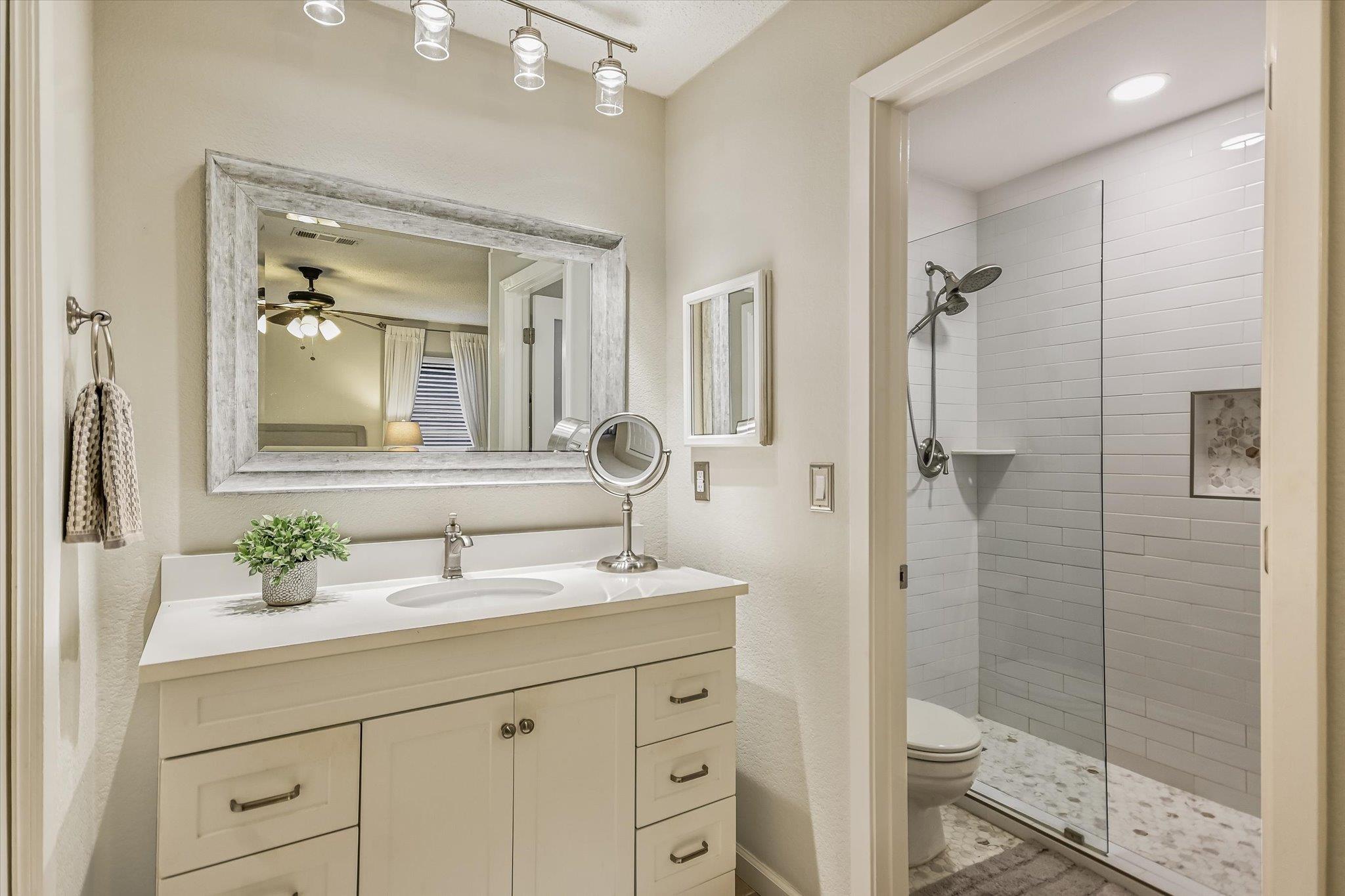 10909 Rustic Manor LN