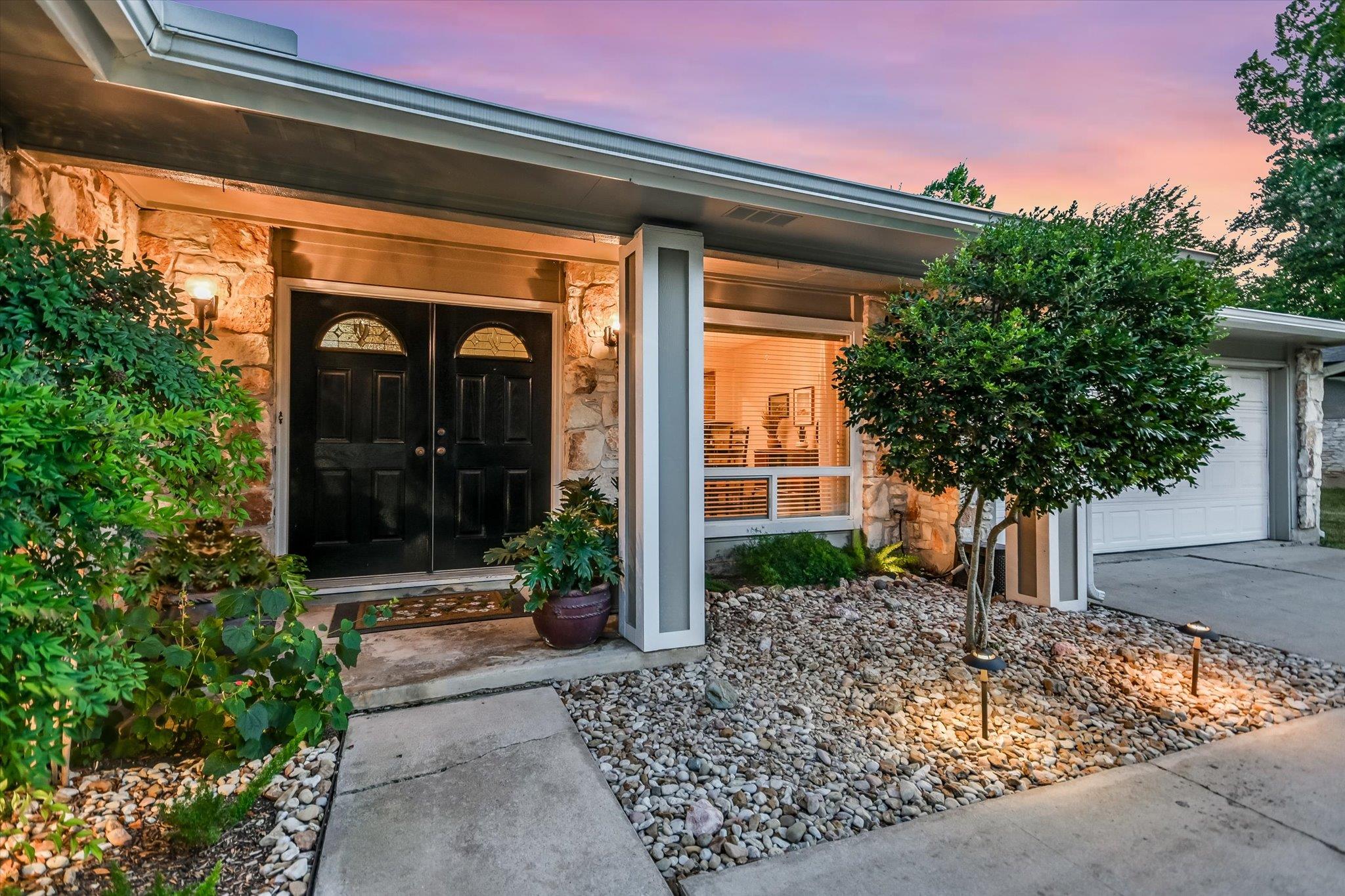 10909 Rustic Manor LN