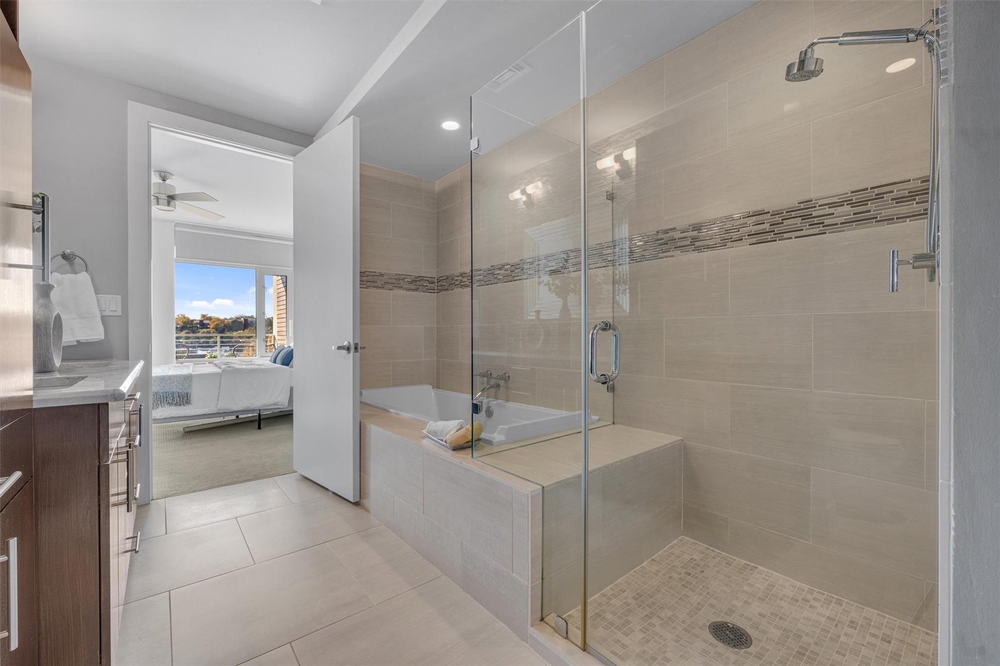 210 Lee Barton DR # 417