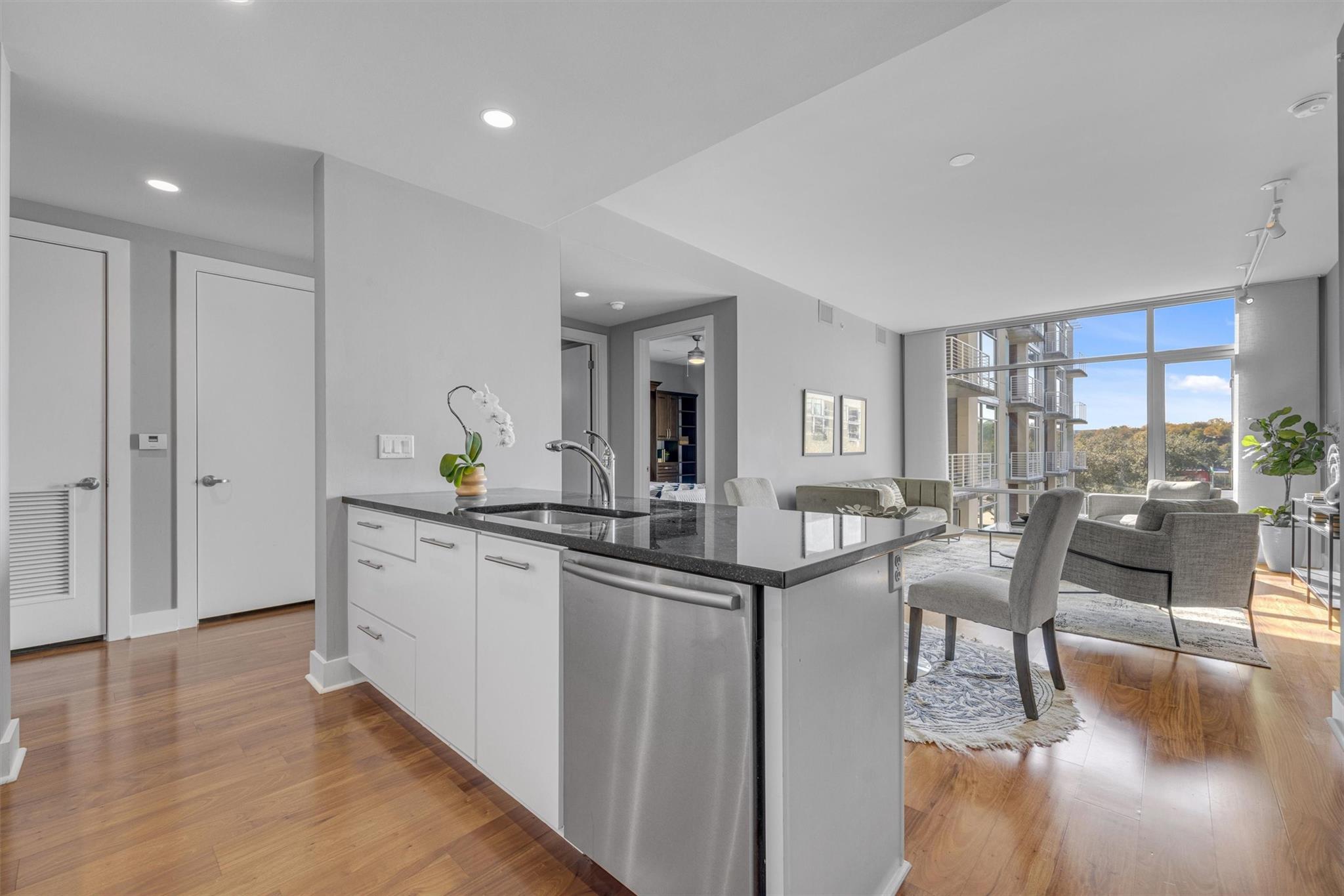 210 Lee Barton DR # 417