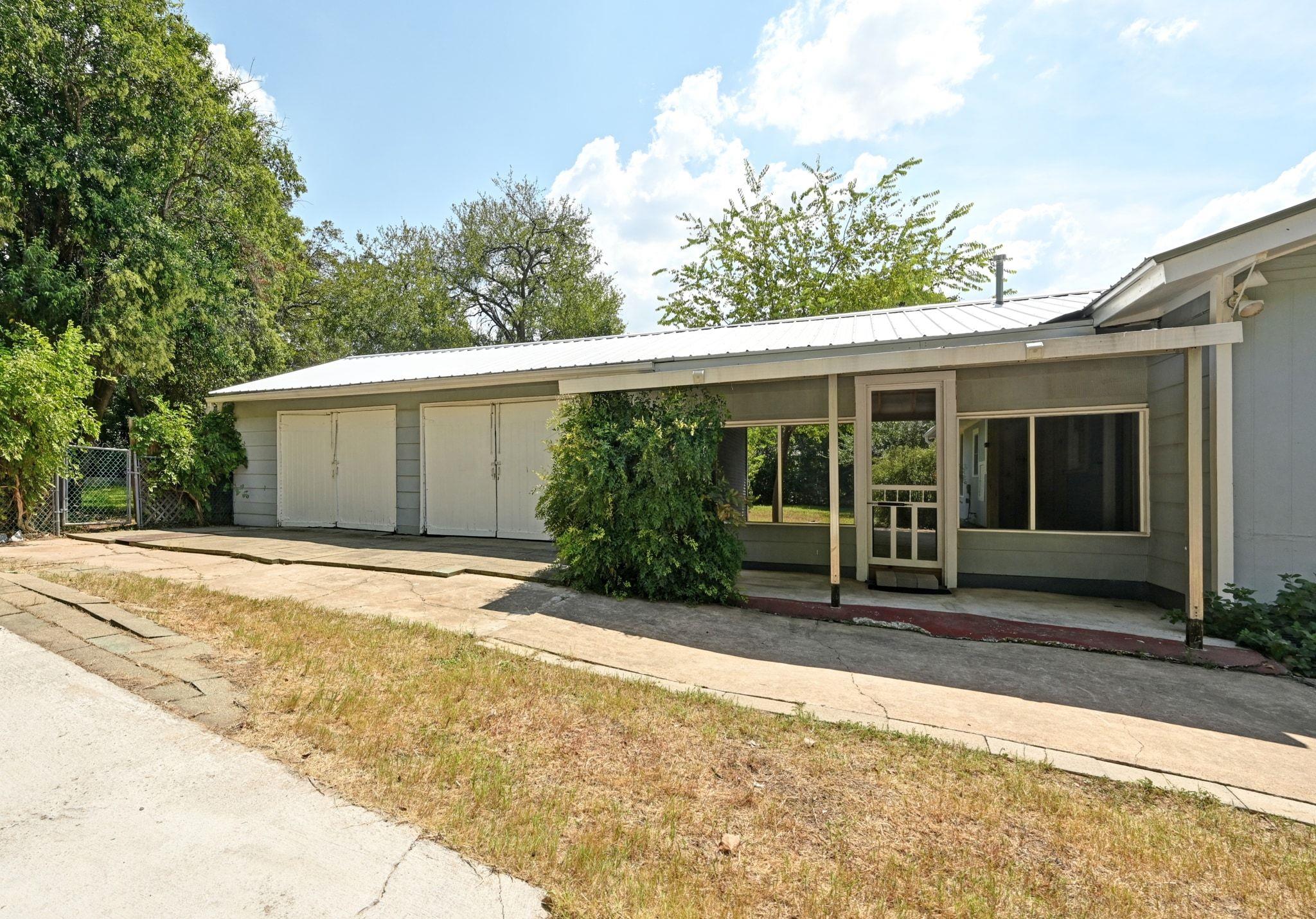 5115 Woodview Ave