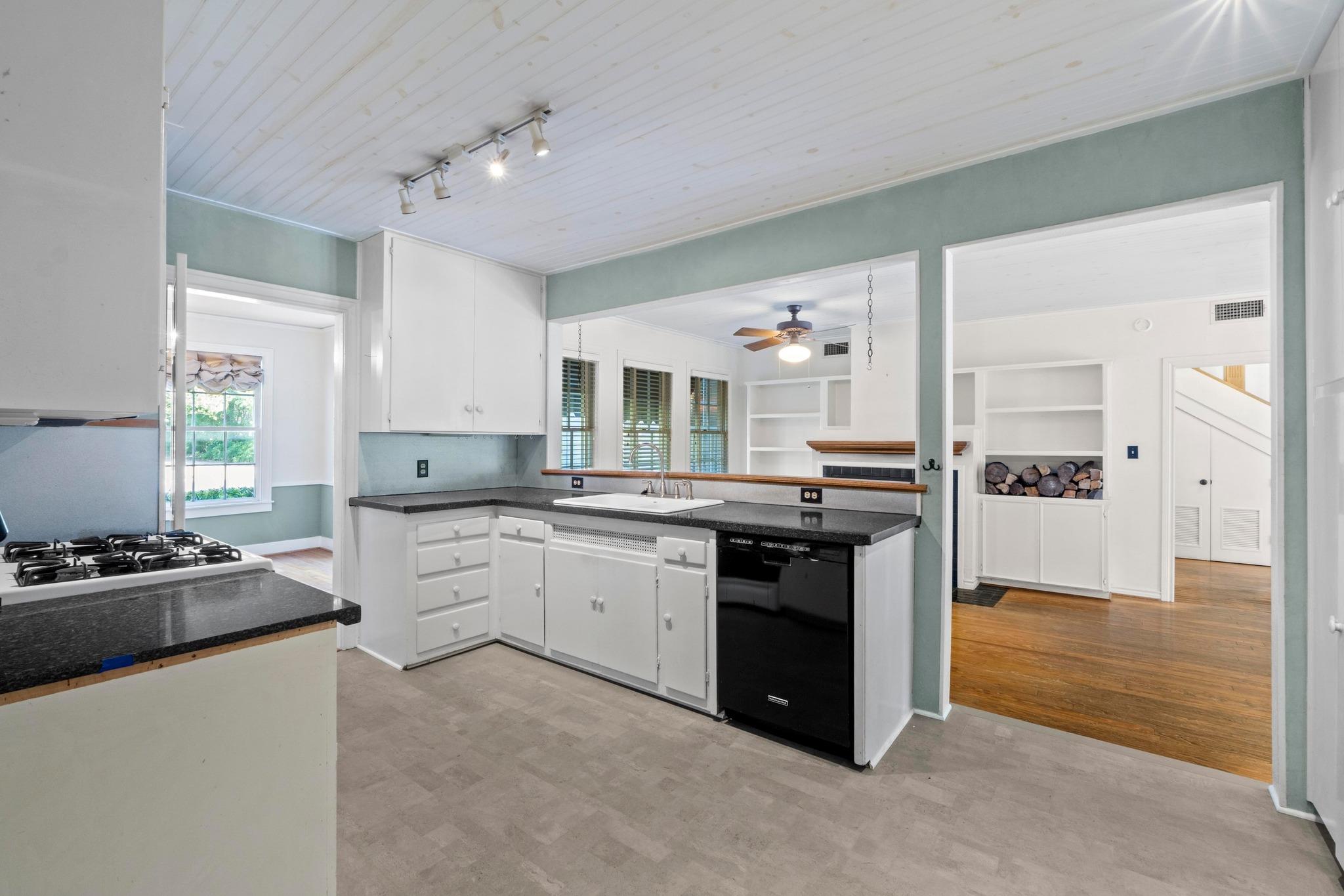 2101 Stamford LN