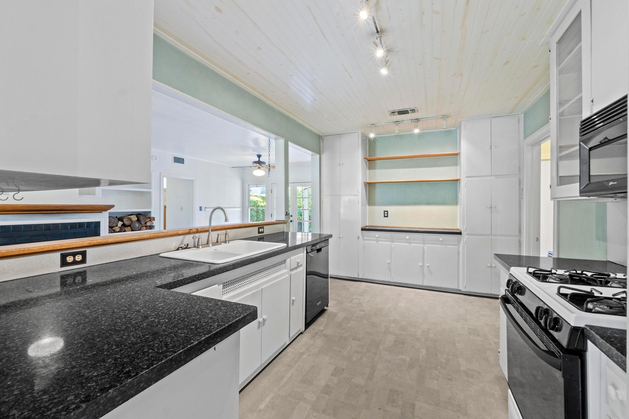 2101 Stamford LN