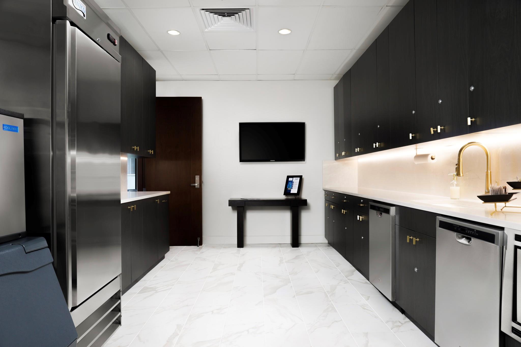 200 Congress Ave Unit: 33BB