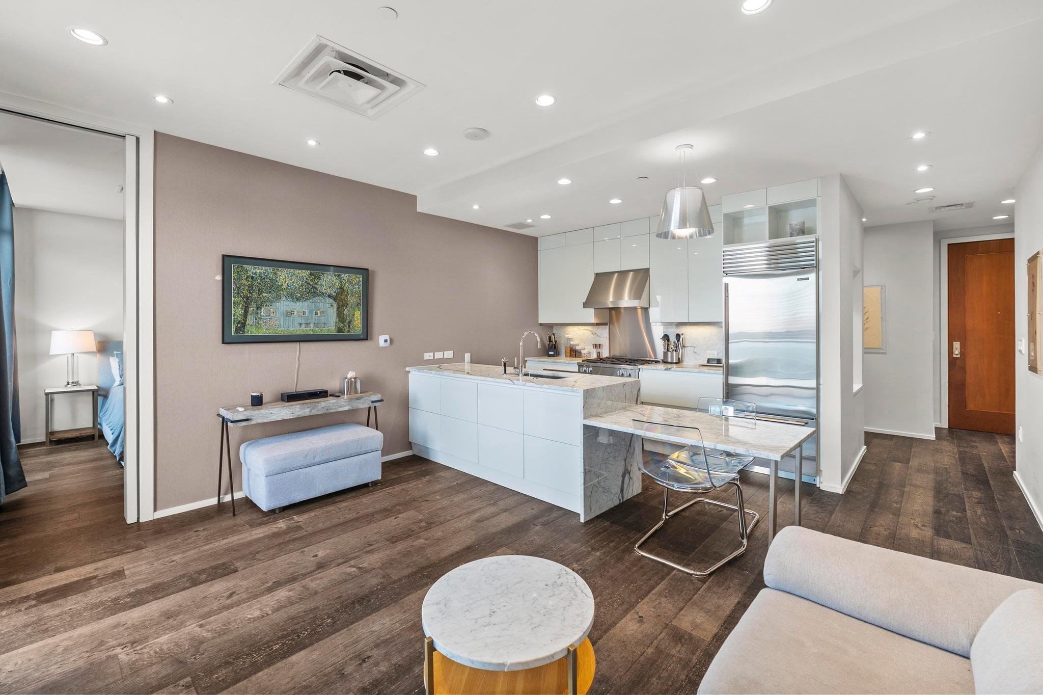 200 Congress Ave Unit: 33BB