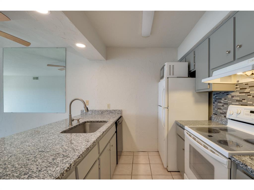 6501 E Hill DR # 220