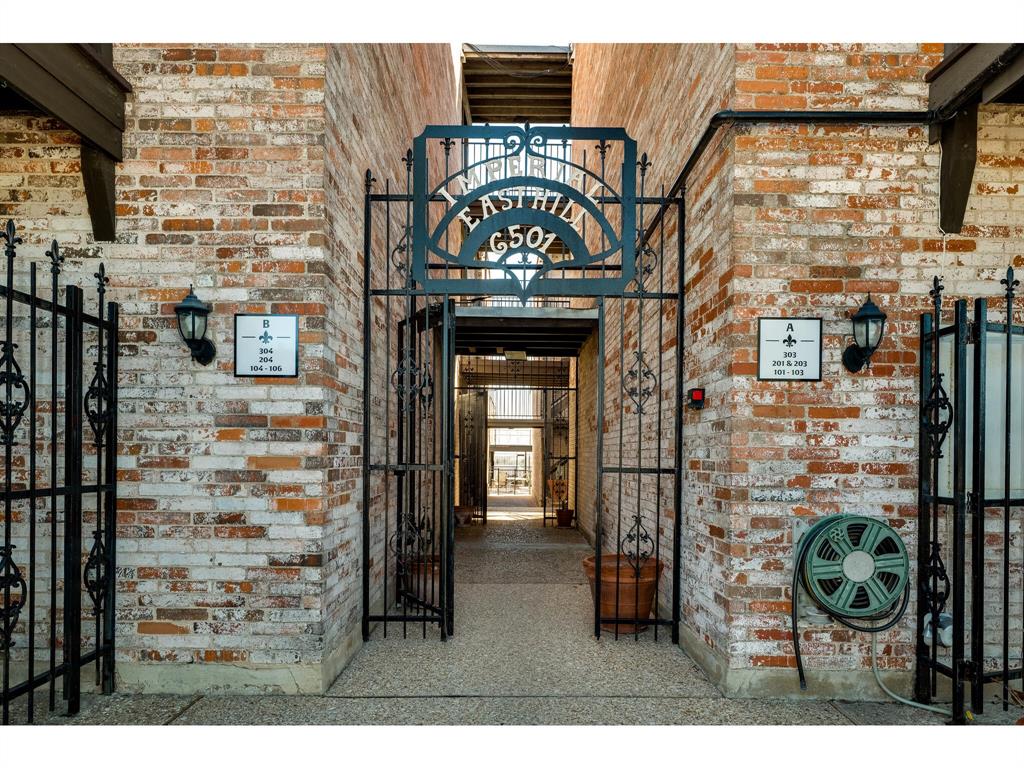 6501 E Hill DR # 220