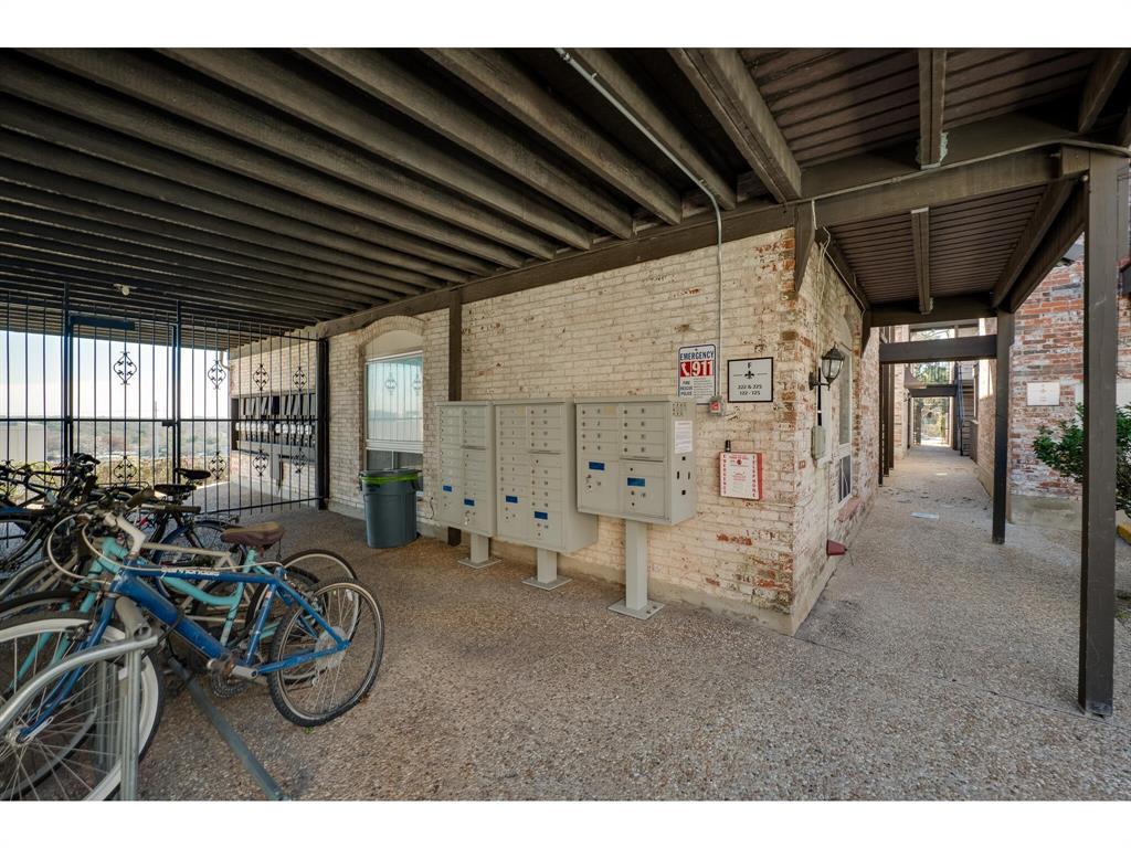 6501 E Hill DR # 220