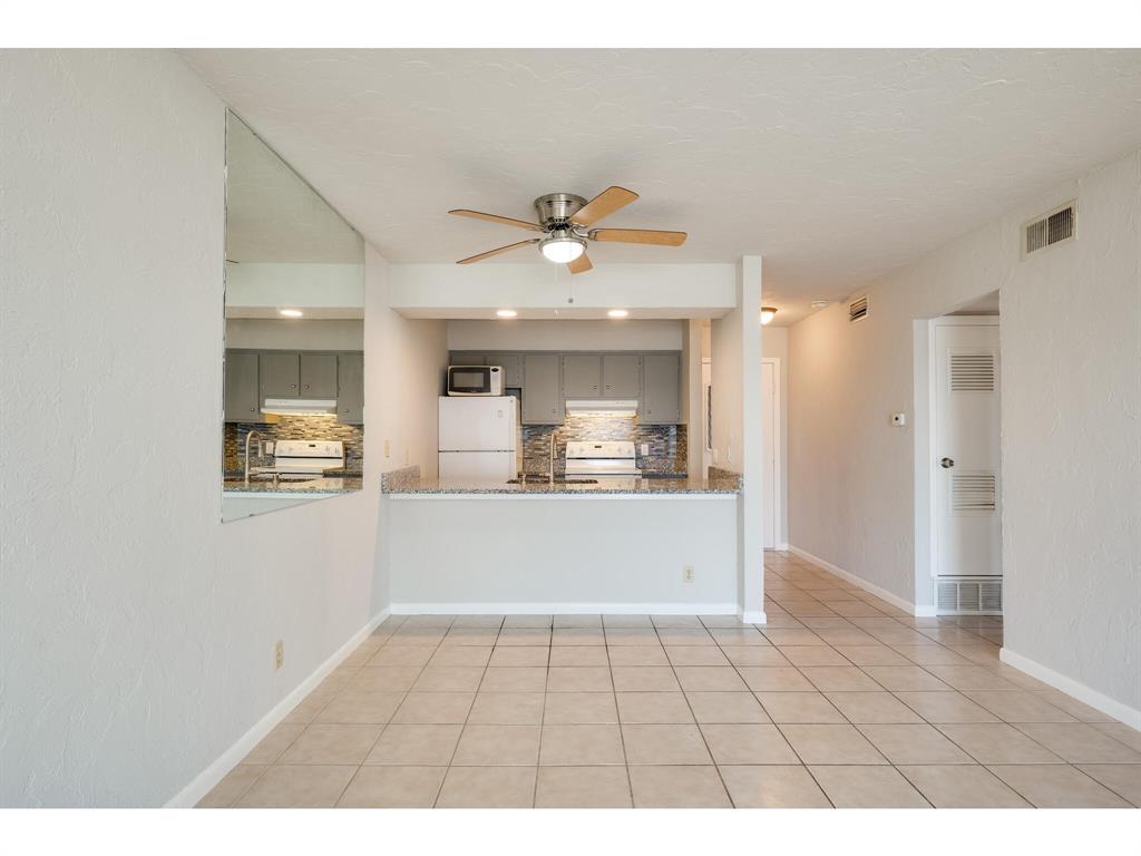 6501 E Hill DR # 220