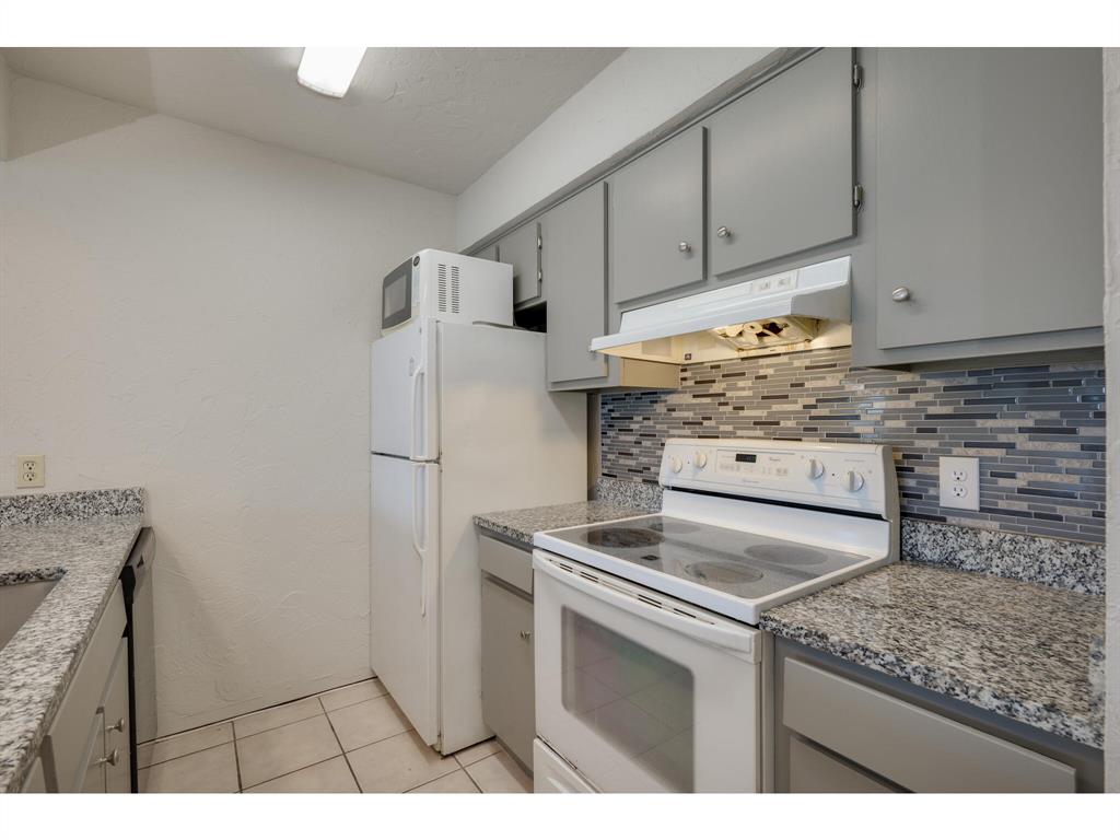 6501 E Hill DR # 220