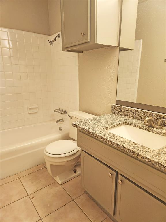 6501 E Hill DR # 220