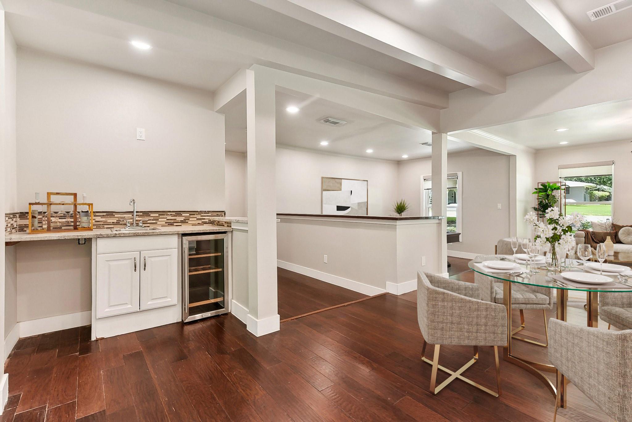 5718 Highland Hills DR