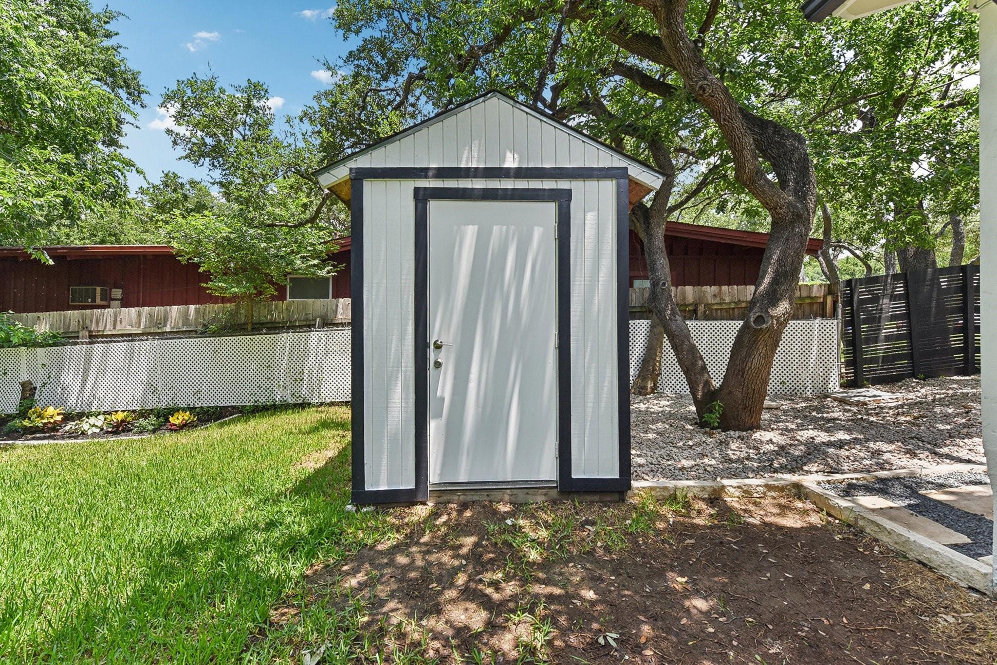 5718 Highland Hills DR