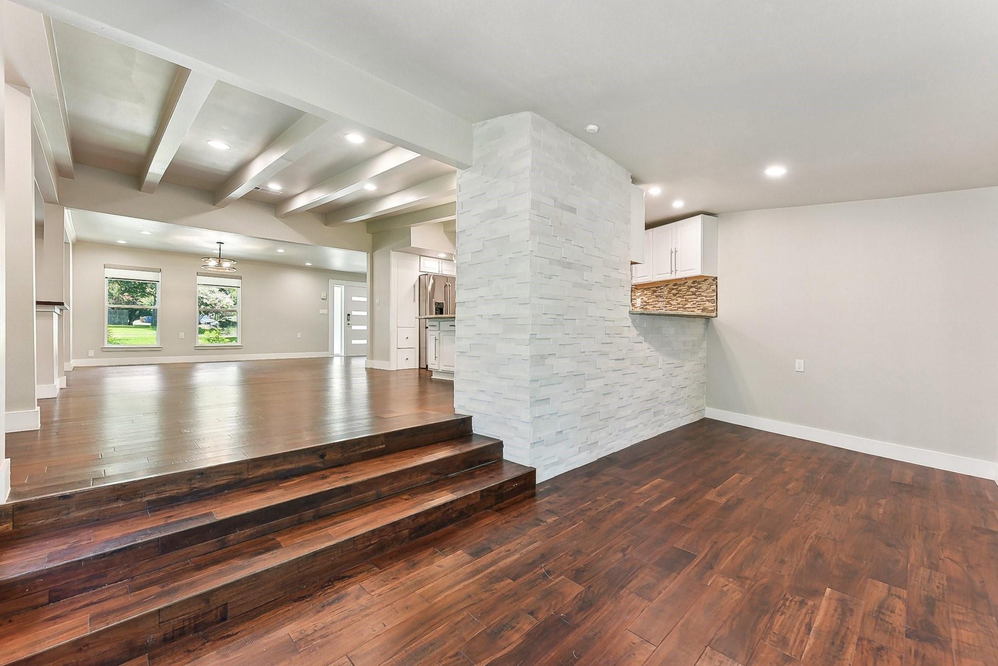 5718 Highland Hills DR