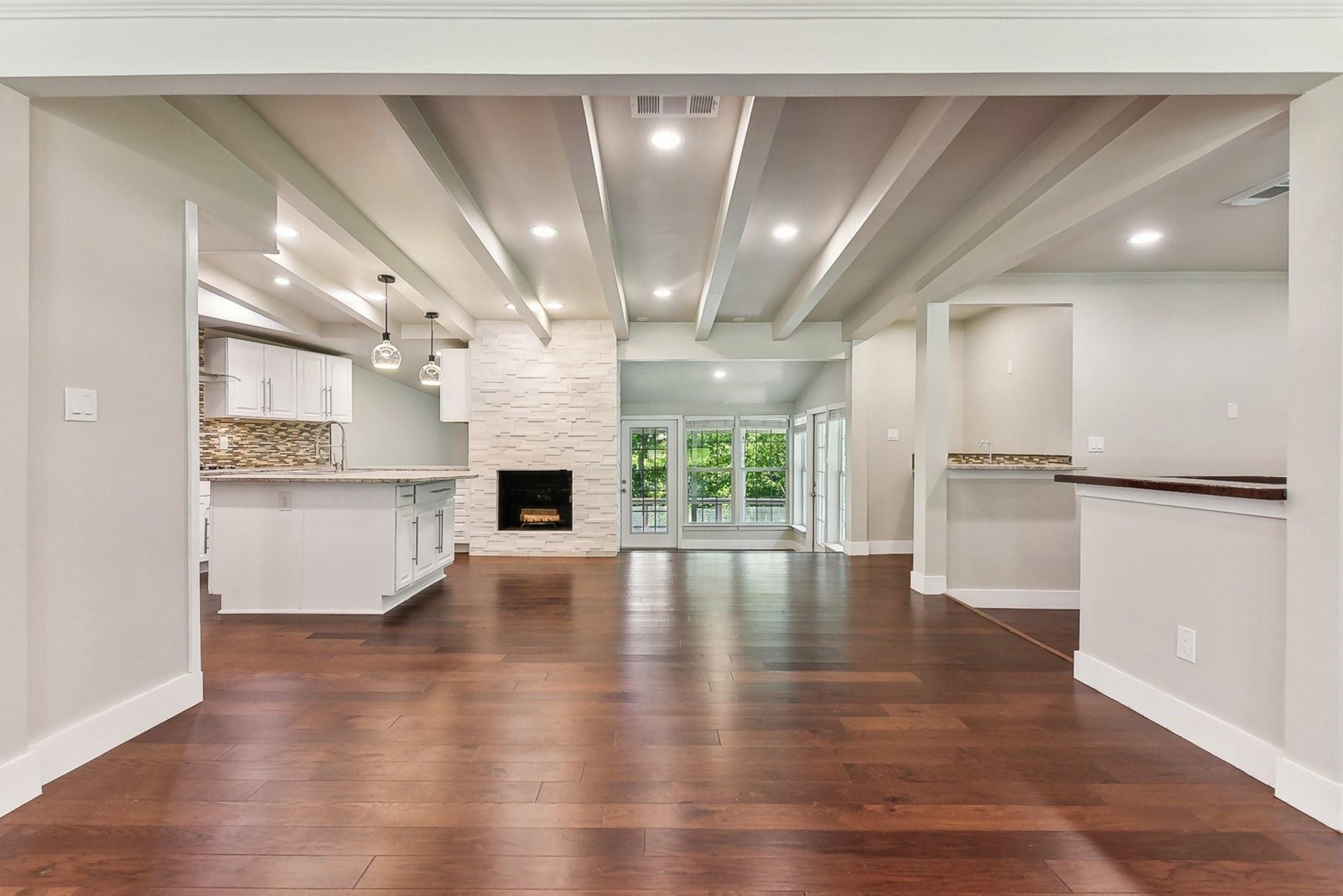 5718 Highland Hills DR