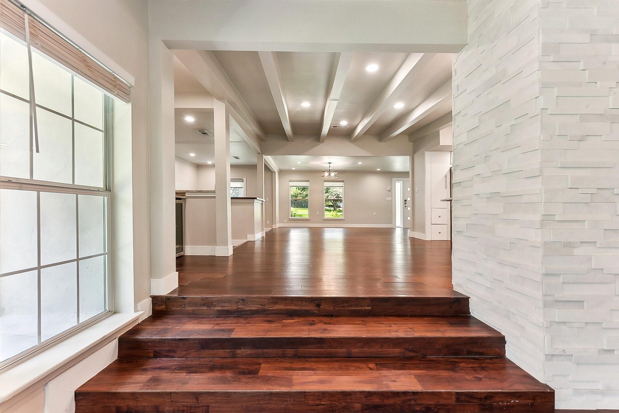 5718 Highland Hills DR