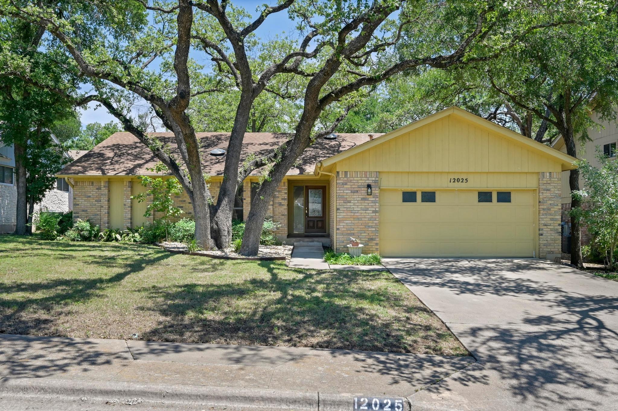 12025 Wycliff LN