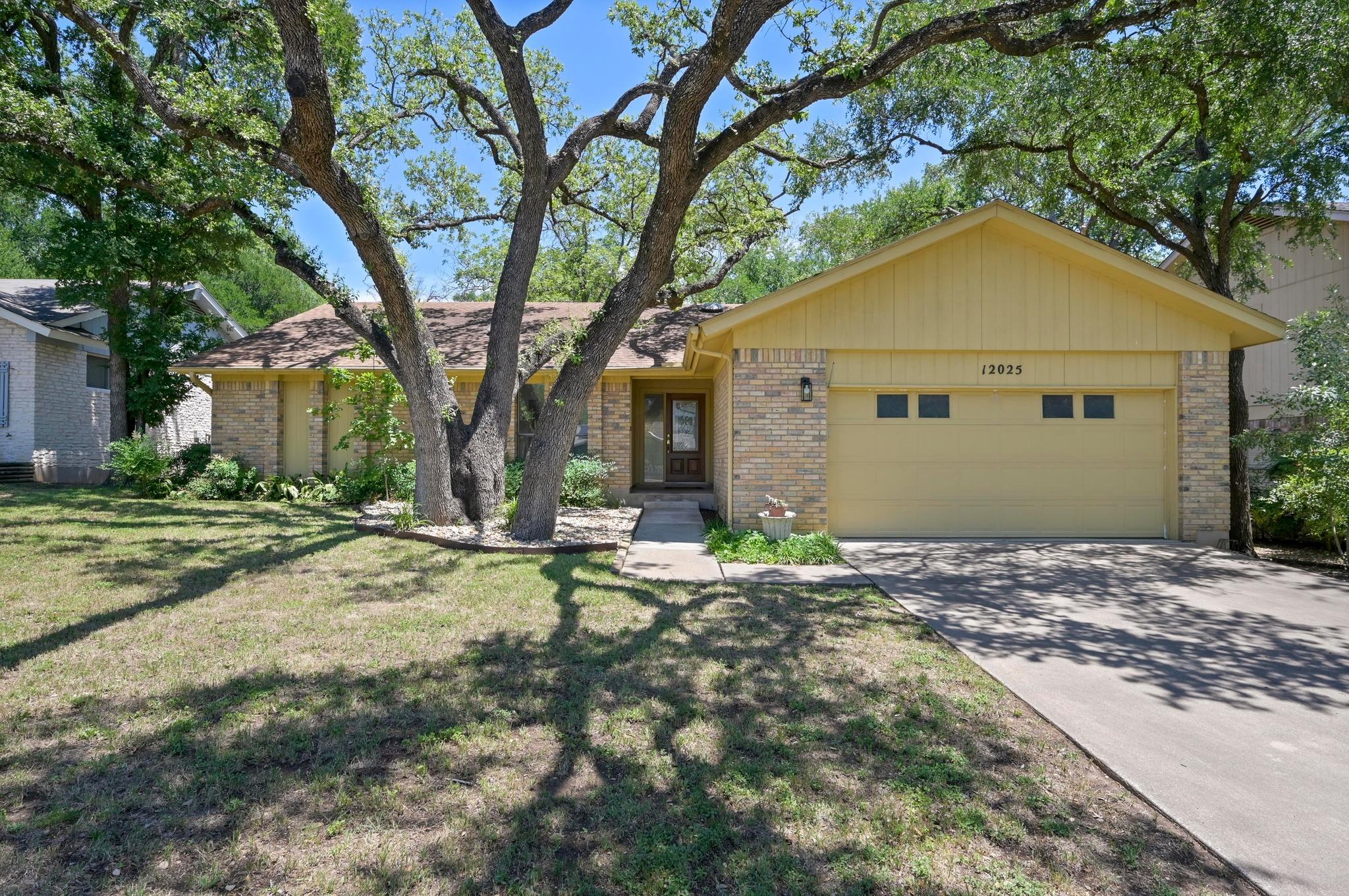 12025 Wycliff LN
