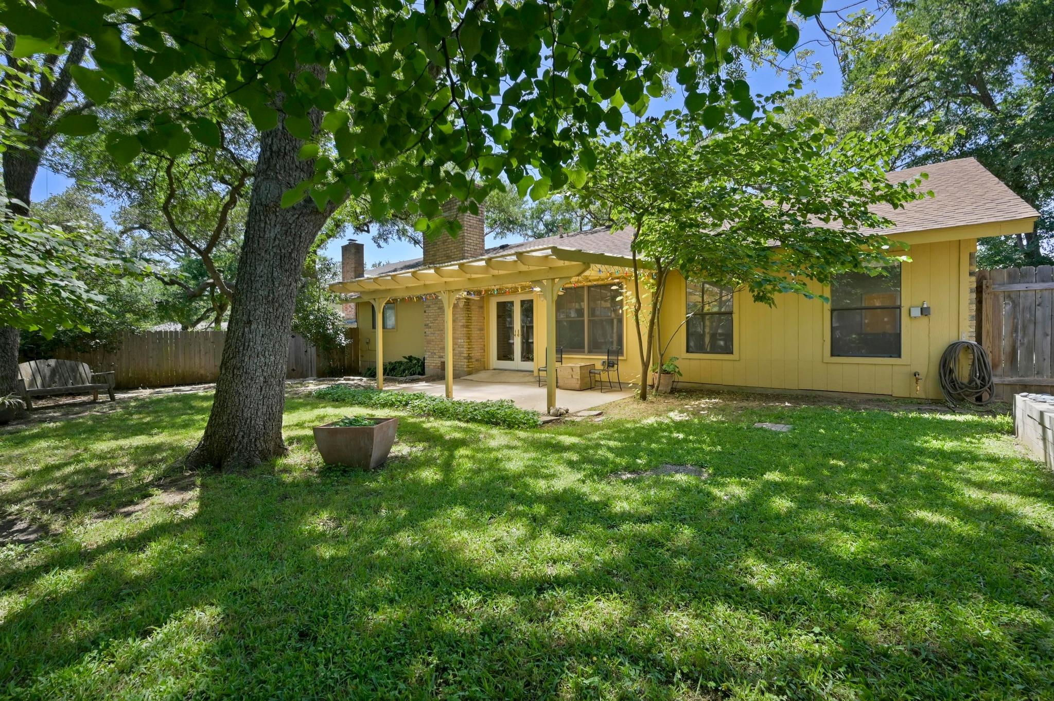 12025 Wycliff LN