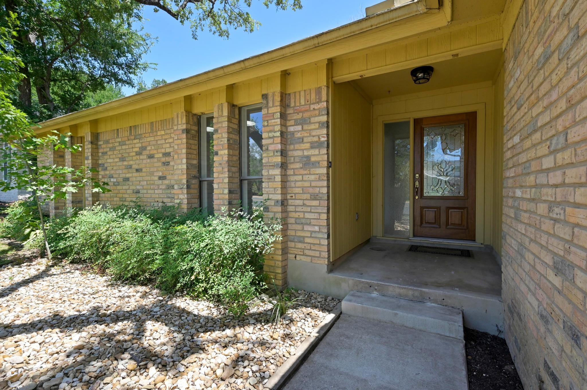 12025 Wycliff LN