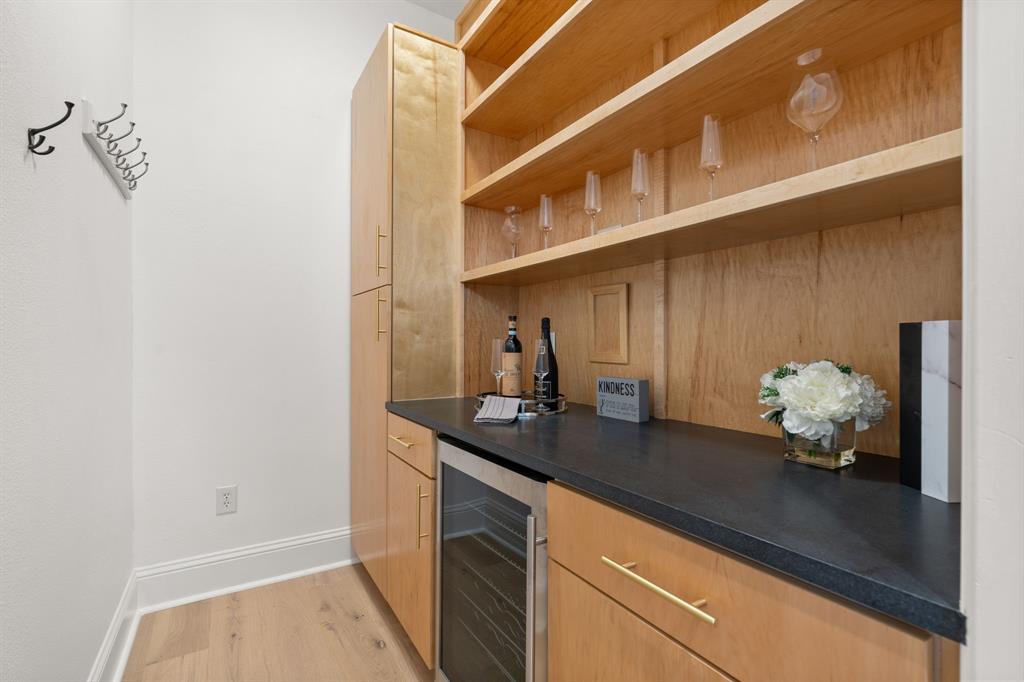 707 W Johanna ST # B