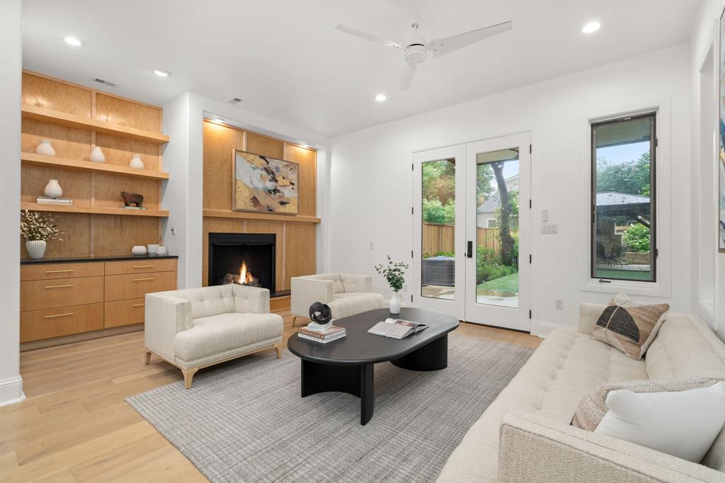 707 W Johanna ST # B