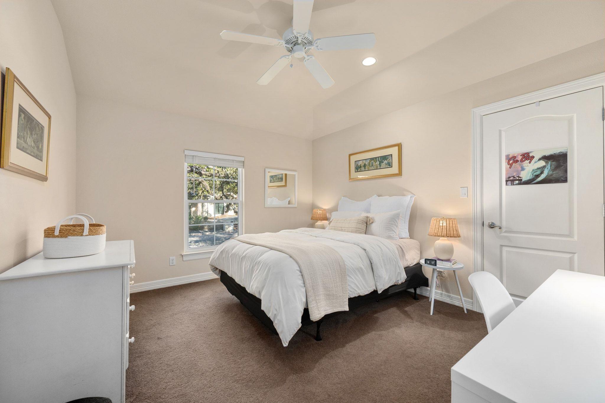 1305 Constant Springs DR