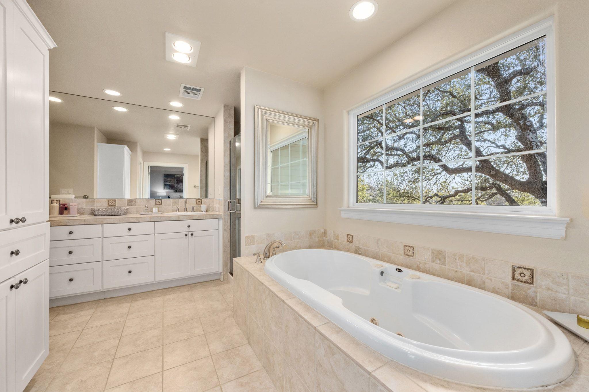 1305 Constant Springs DR