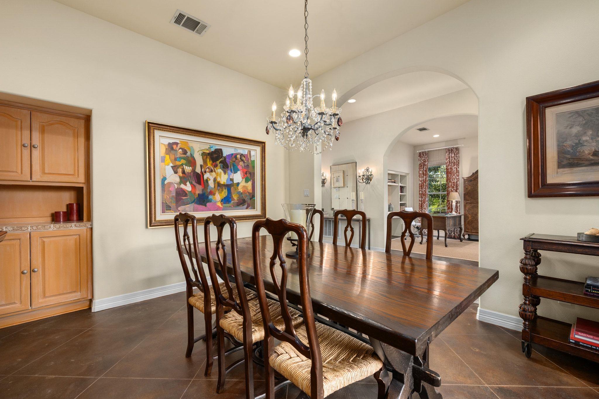 1305 Constant Springs DR