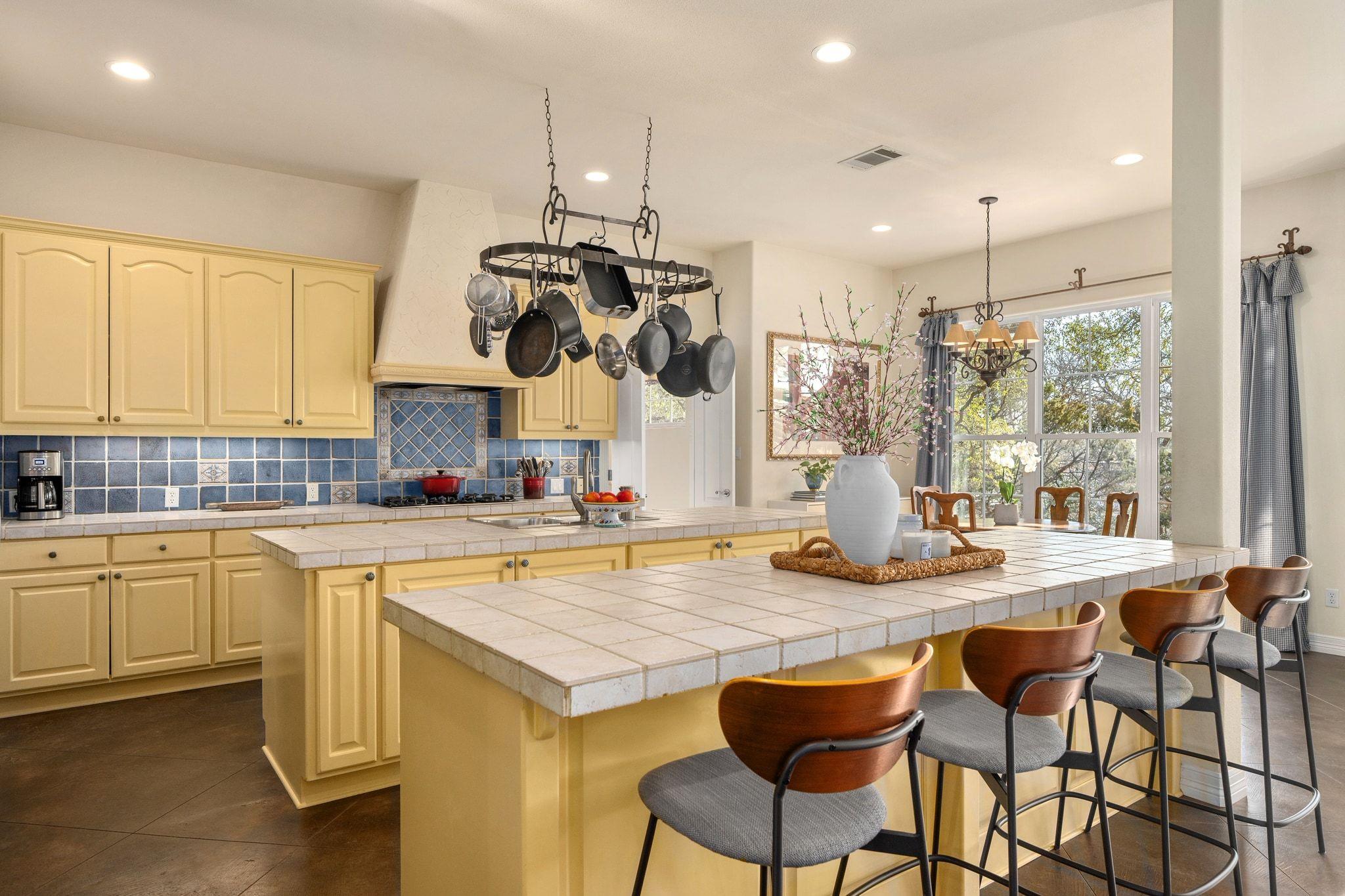 1305 Constant Springs DR