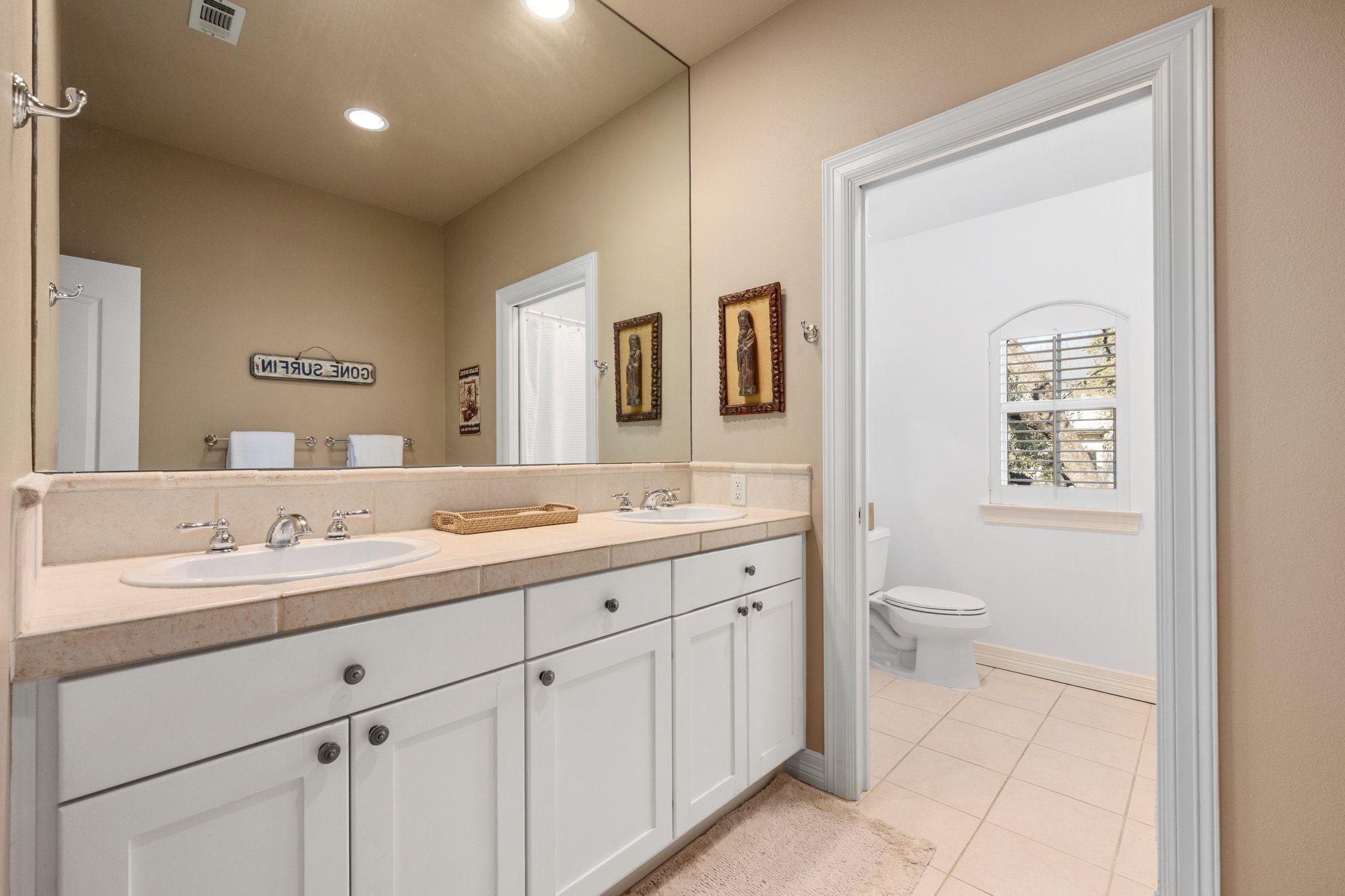 1305 Constant Springs DR