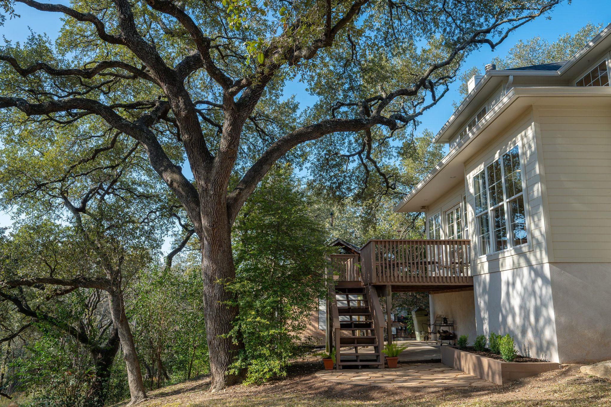 1305 Constant Springs DR