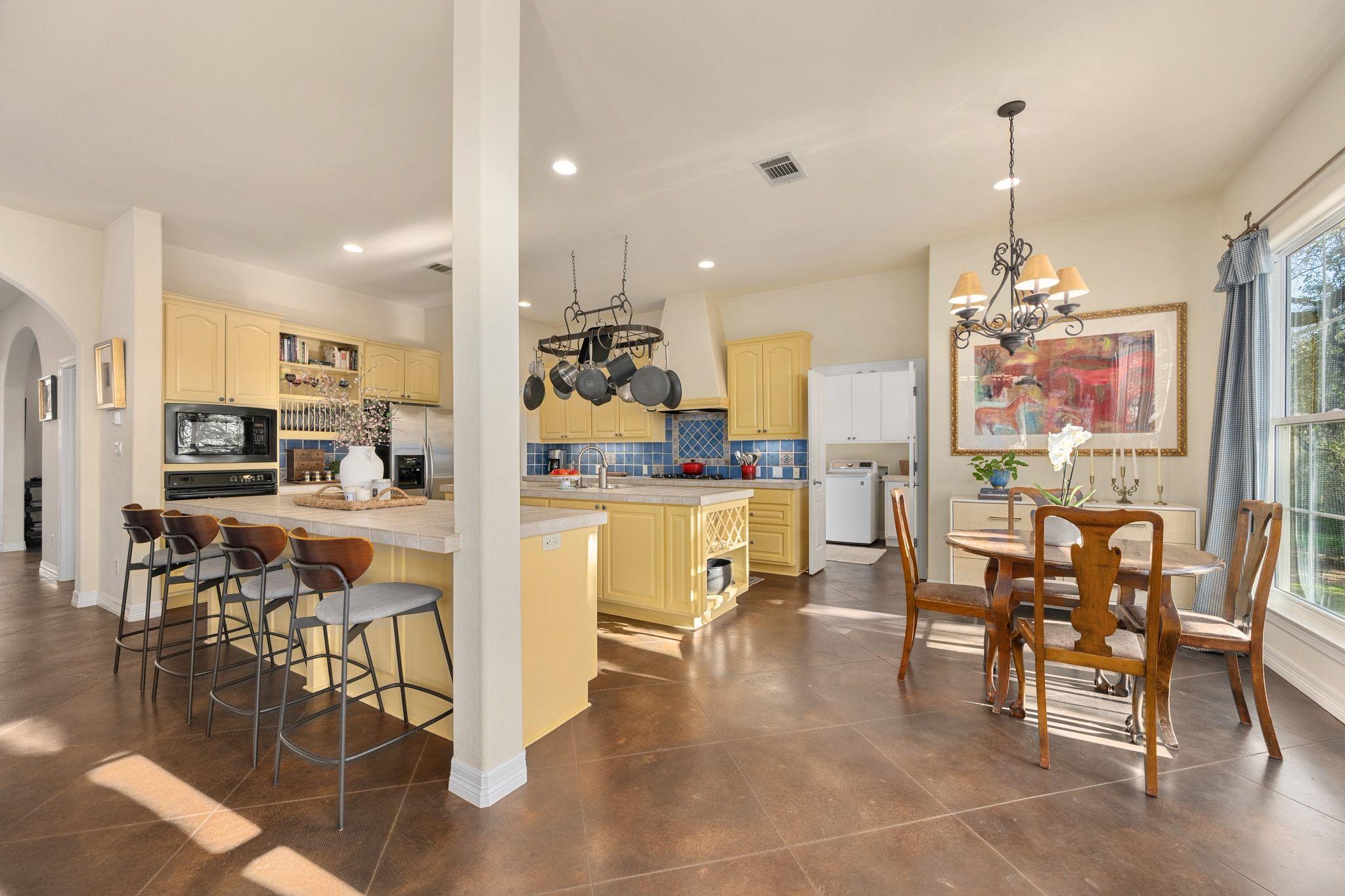 1305 Constant Springs DR