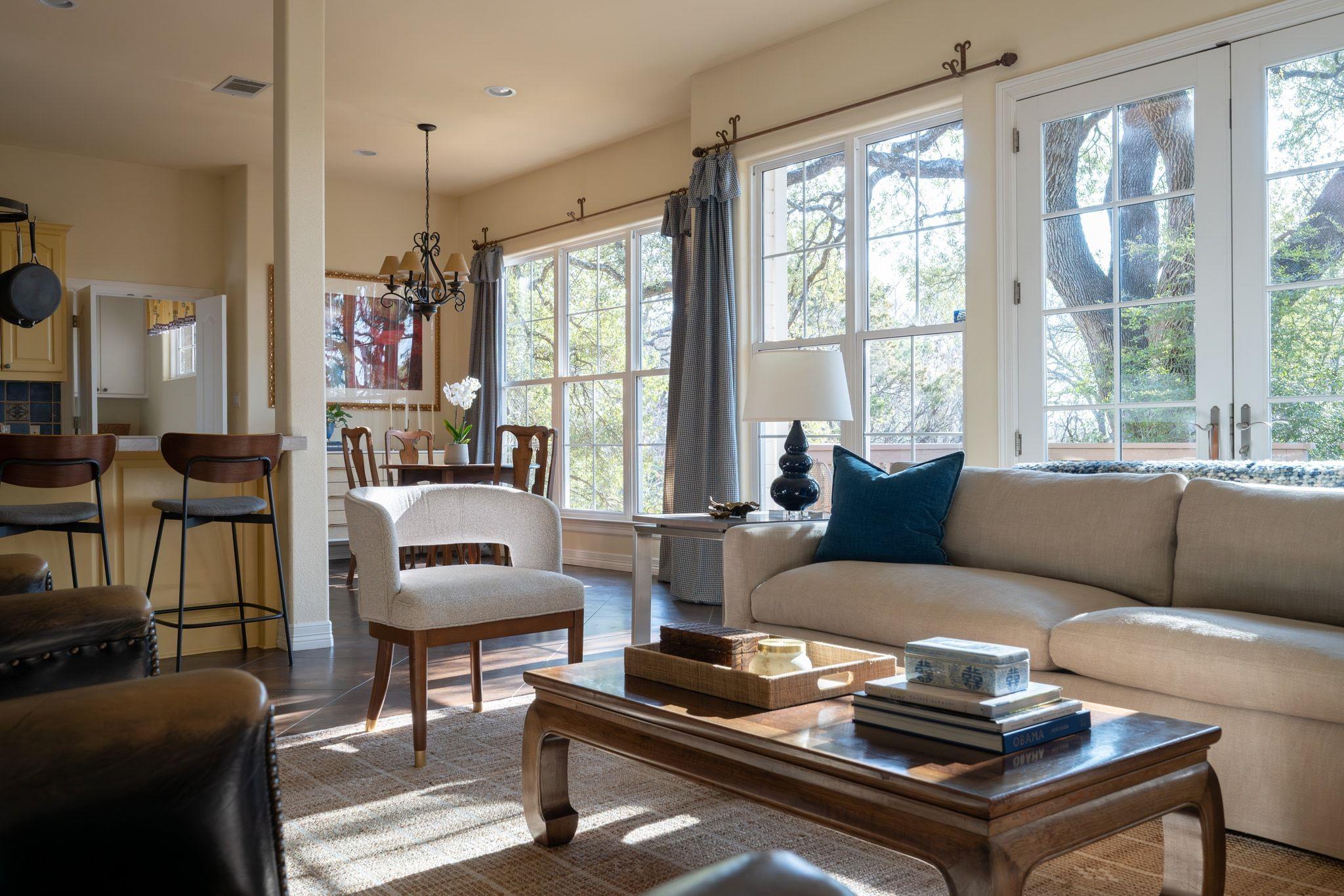 1305 Constant Springs DR