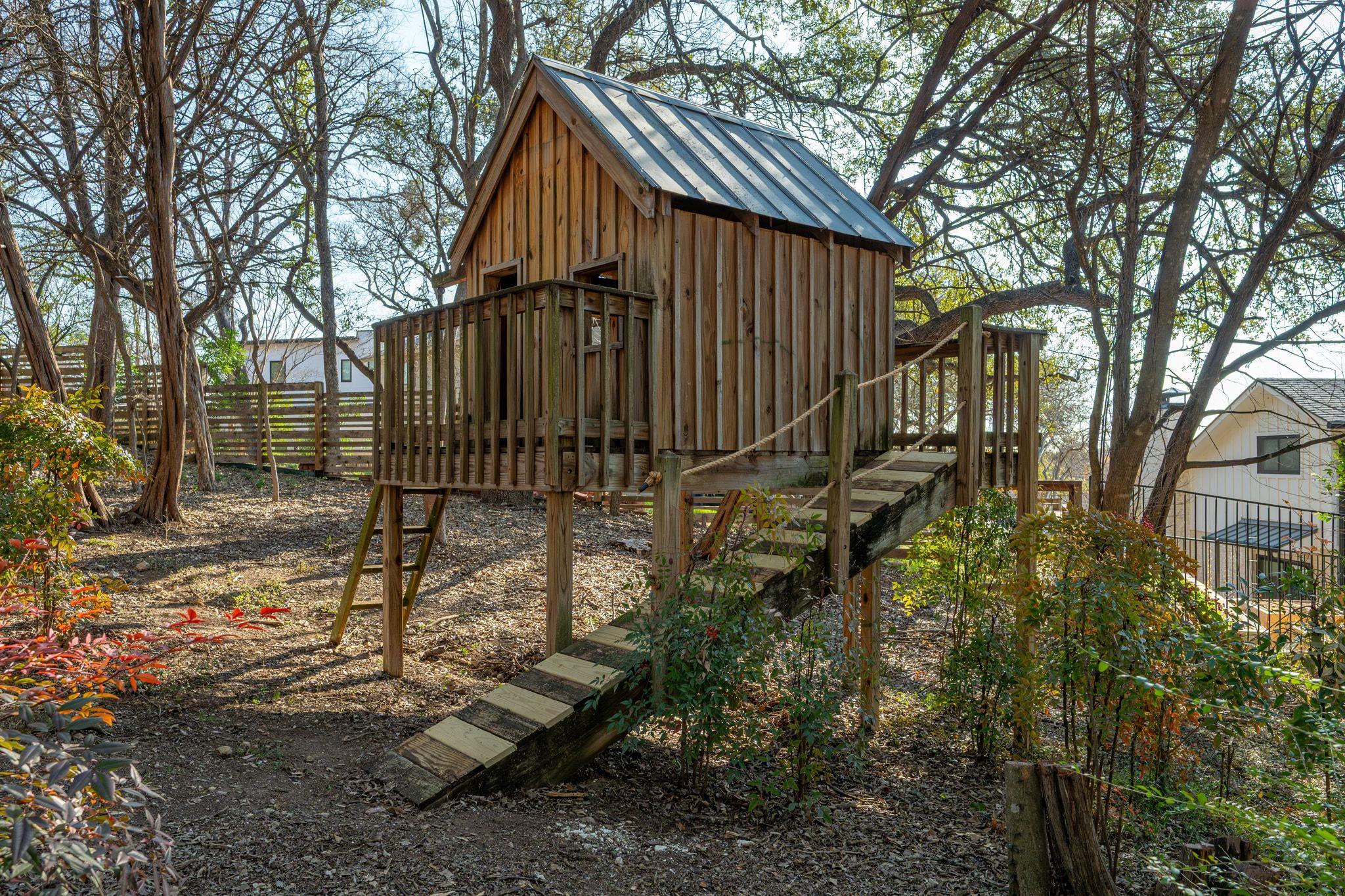 1305 Constant Springs DR