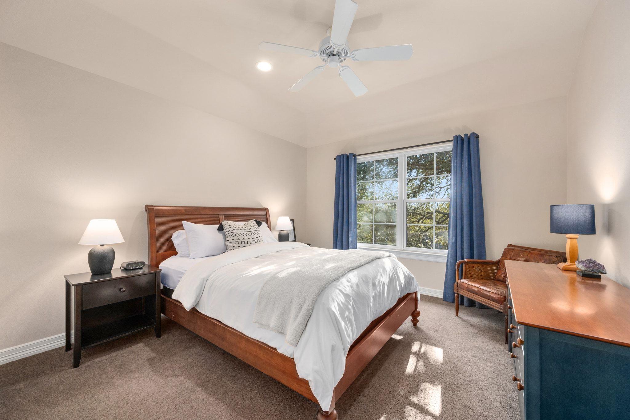 1305 Constant Springs DR