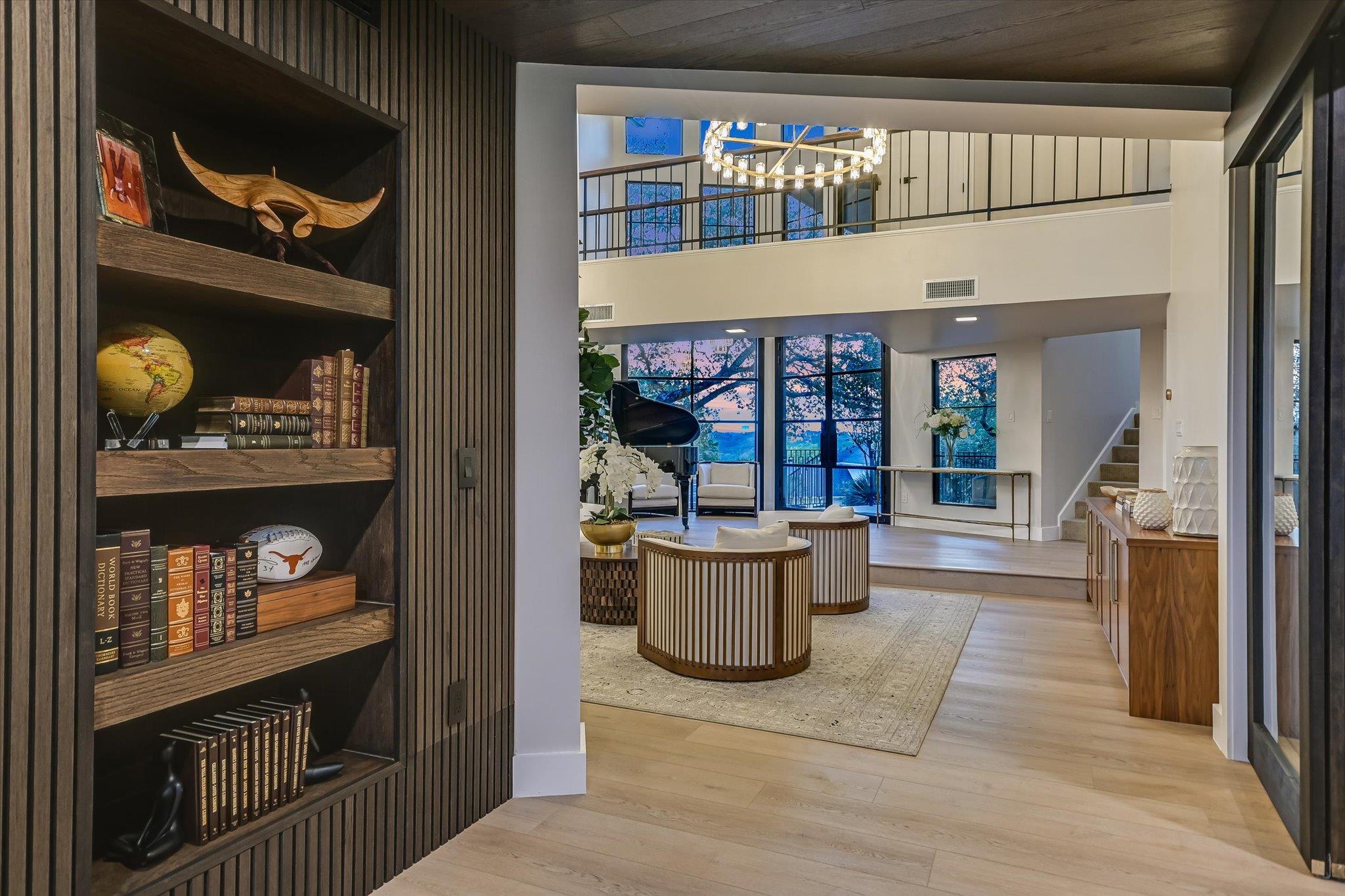 6204 Lost Horizon DR