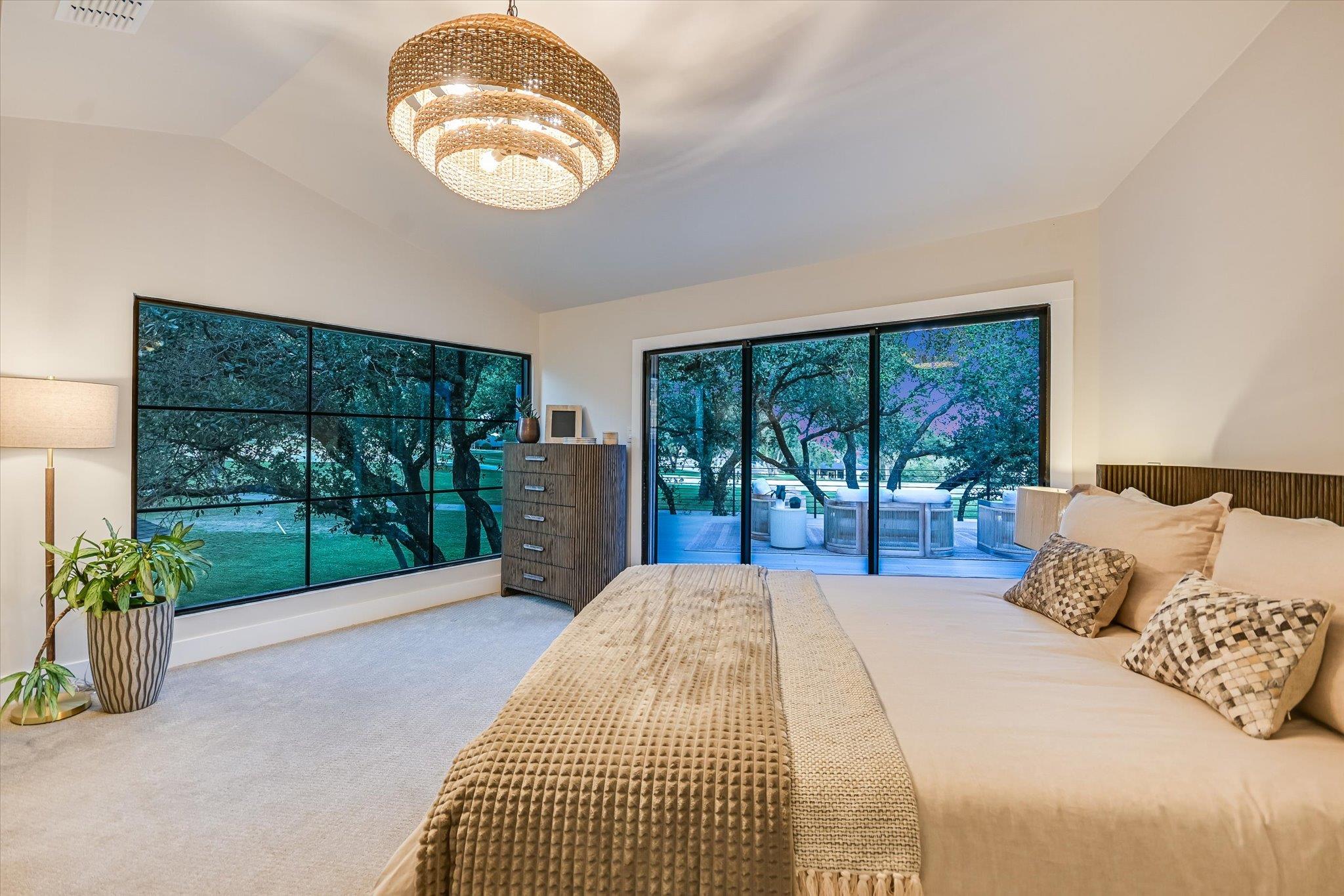 6204 Lost Horizon DR