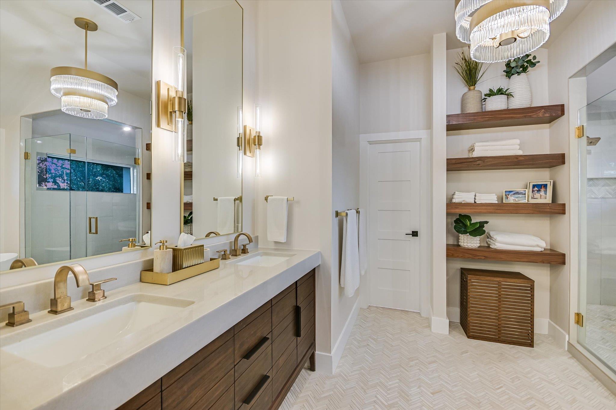 6204 Lost Horizon DR