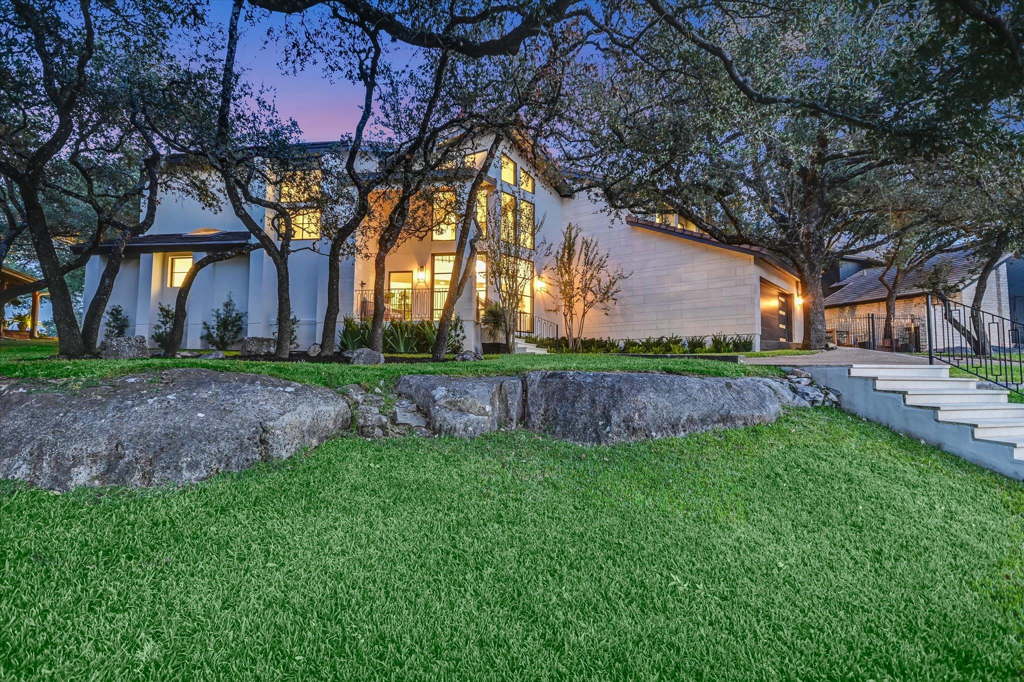 6204 Lost Horizon DR