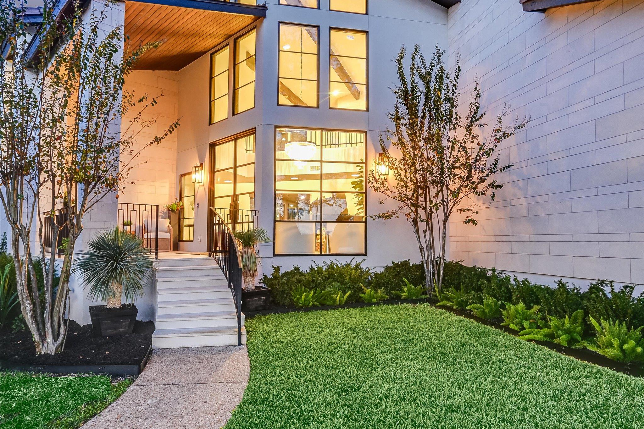 6204 Lost Horizon DR