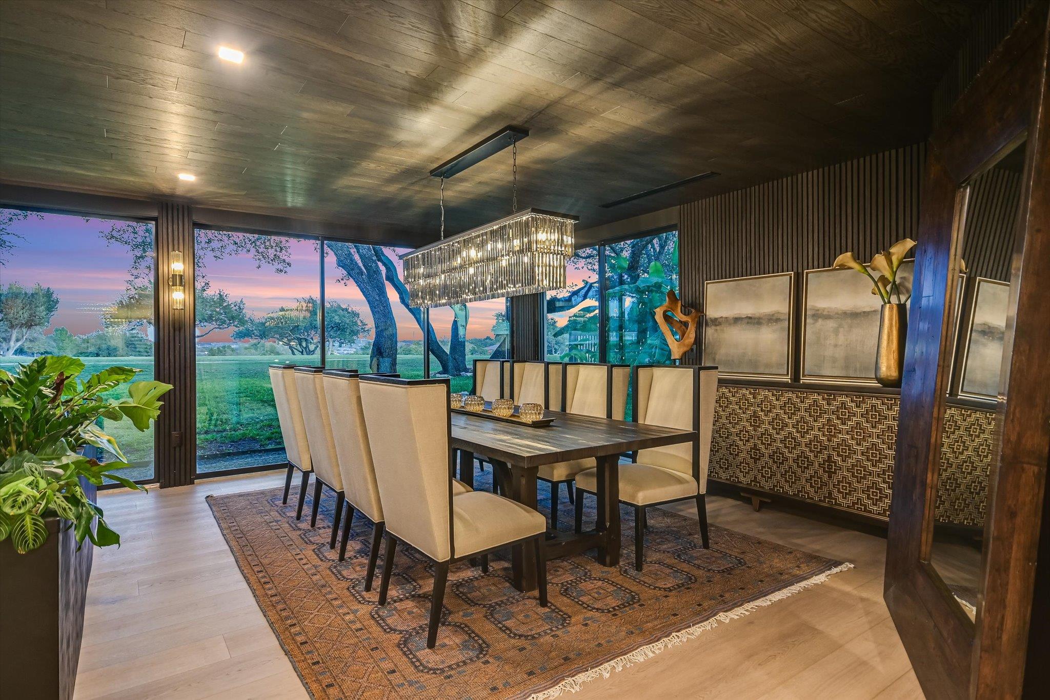 6204 Lost Horizon DR